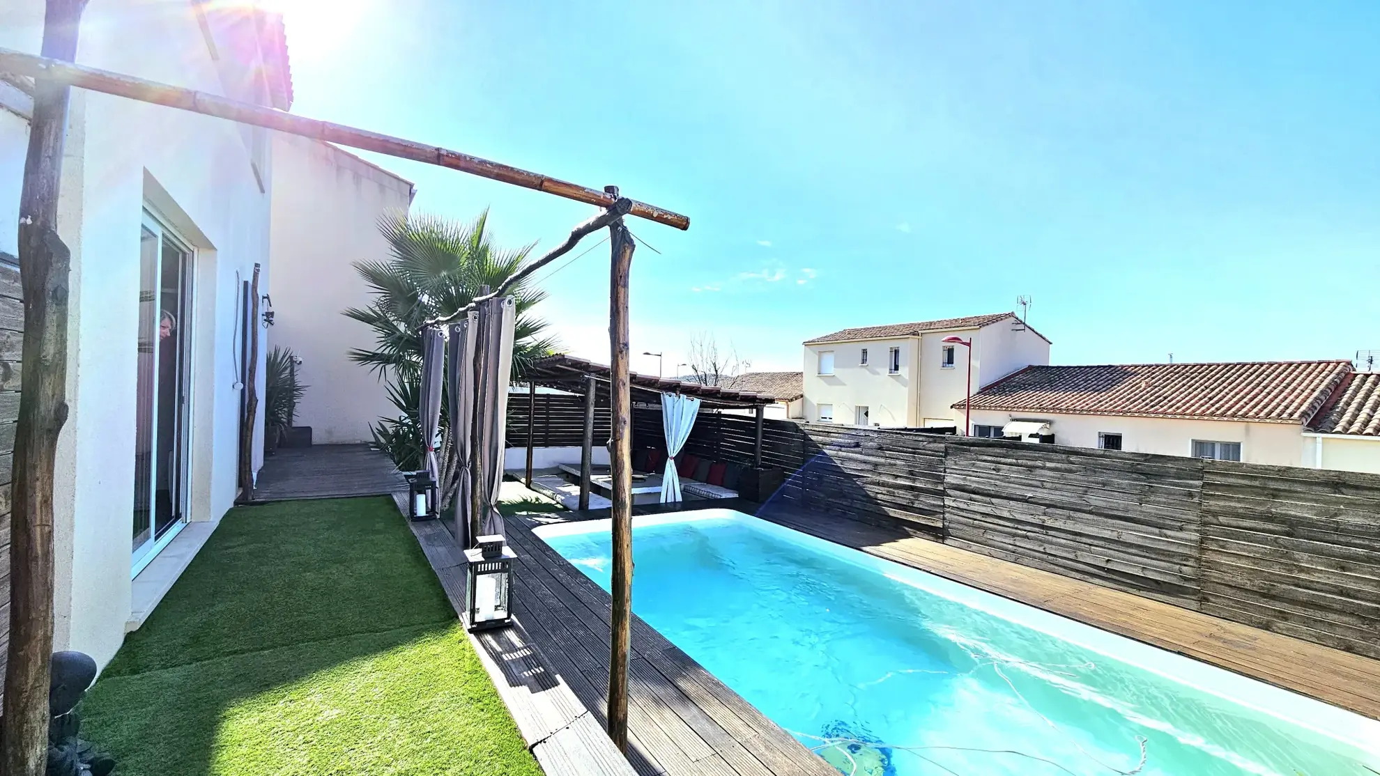 Maison familiale avec piscine à Saint-Thibéry, 4 chambres, terrasse et garage sécurisé 