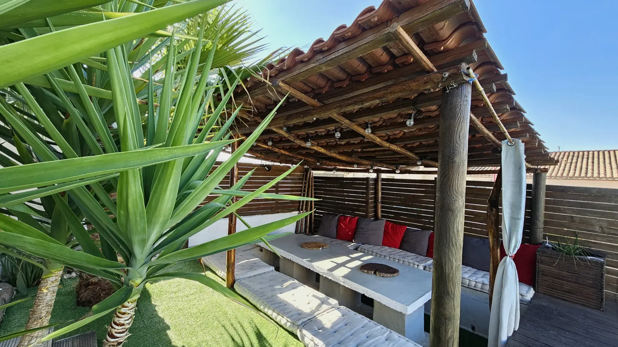 Maison familiale avec piscine à Saint-Thibéry, 4 chambres, terrasse et garage sécurisé 