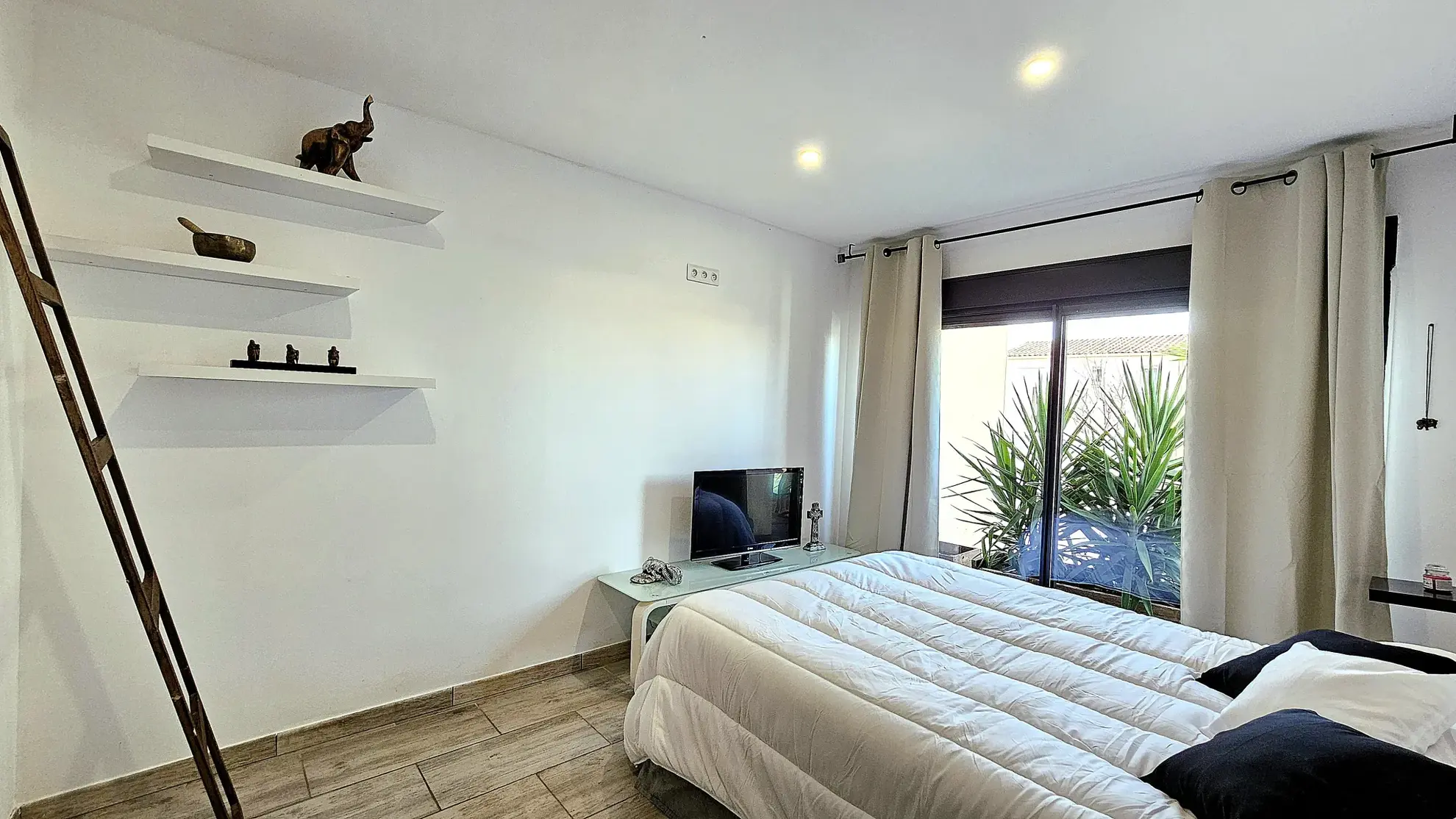 Maison familiale avec piscine à Saint-Thibéry, 4 chambres, terrasse et garage sécurisé 