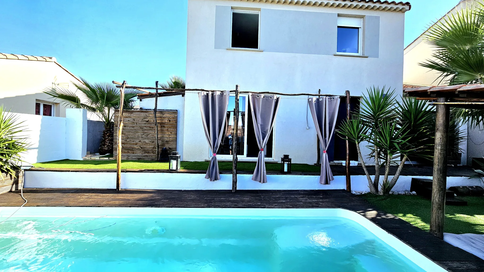 Maison familiale avec piscine à Saint-Thibéry, 4 chambres, terrasse et garage sécurisé 