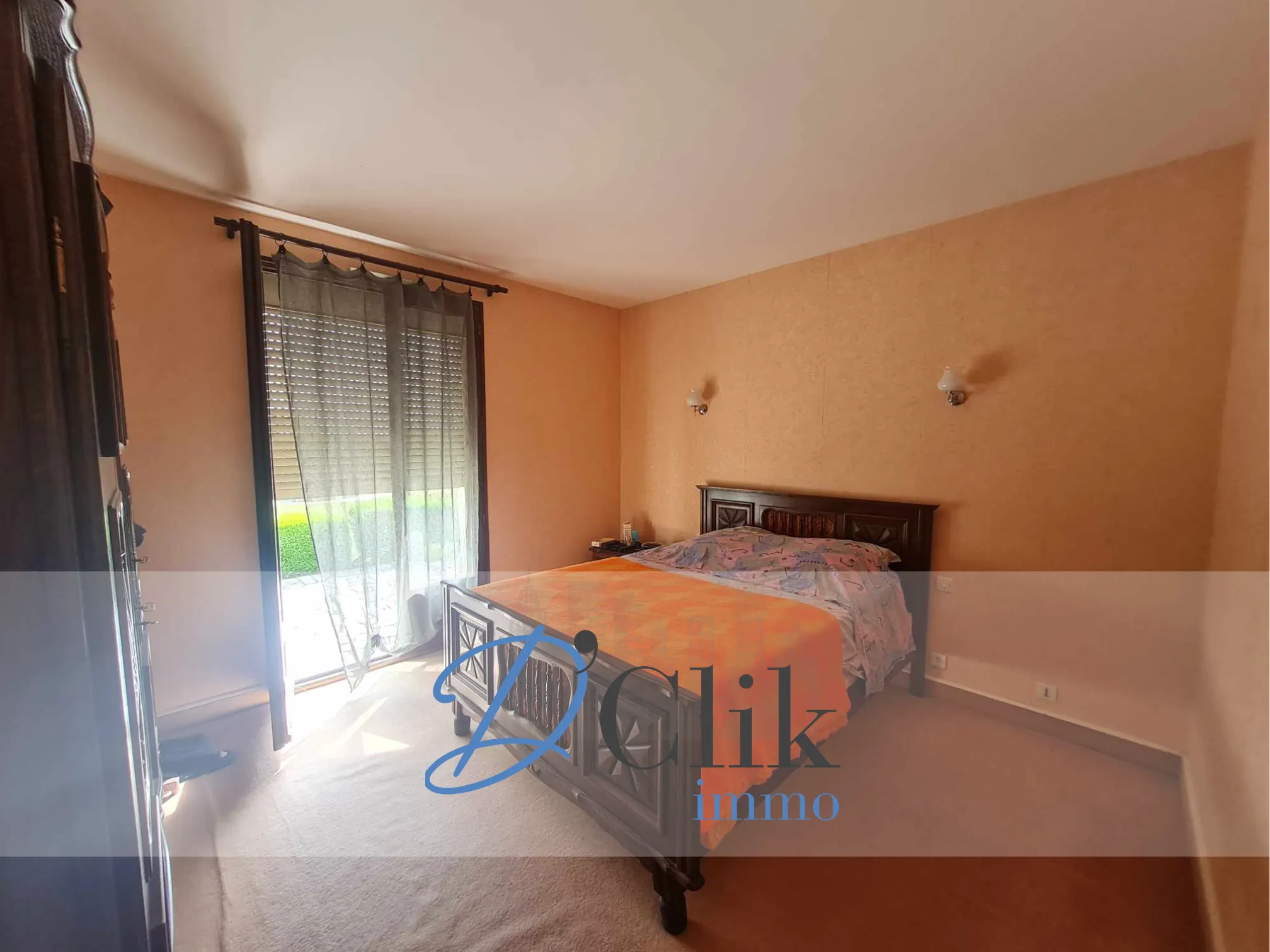 Maison individuelle avec piscine et dépendance à Soulgé-sur-Ouette (112 m², 2580 m² de terrain) 