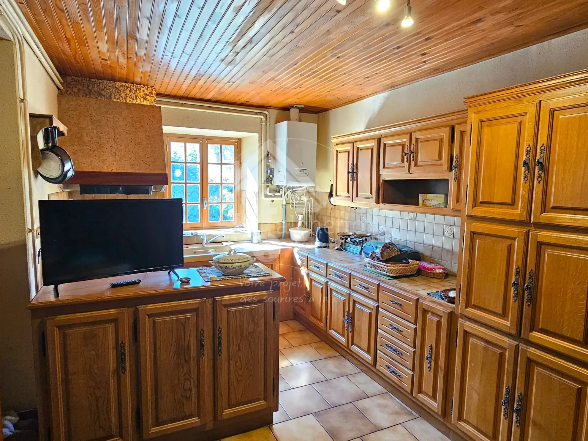 Maison en pierre à Saint-Clément - Charme et authenticité dans la Montagne Bourbonnaise 