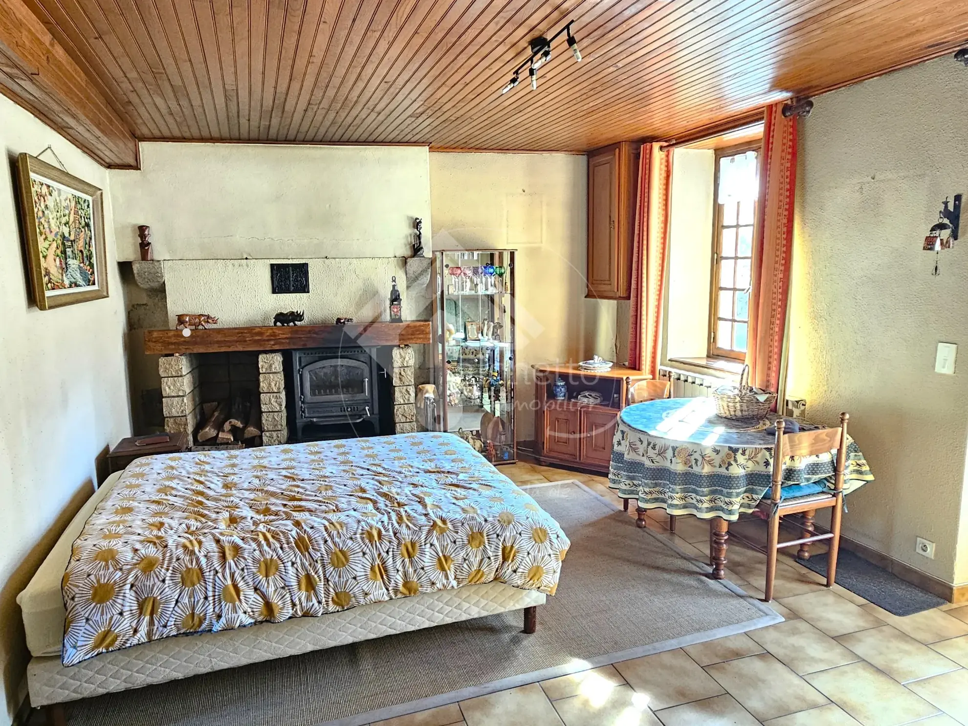 Maison en pierre à Saint-Clément - Charme et authenticité dans la Montagne Bourbonnaise 