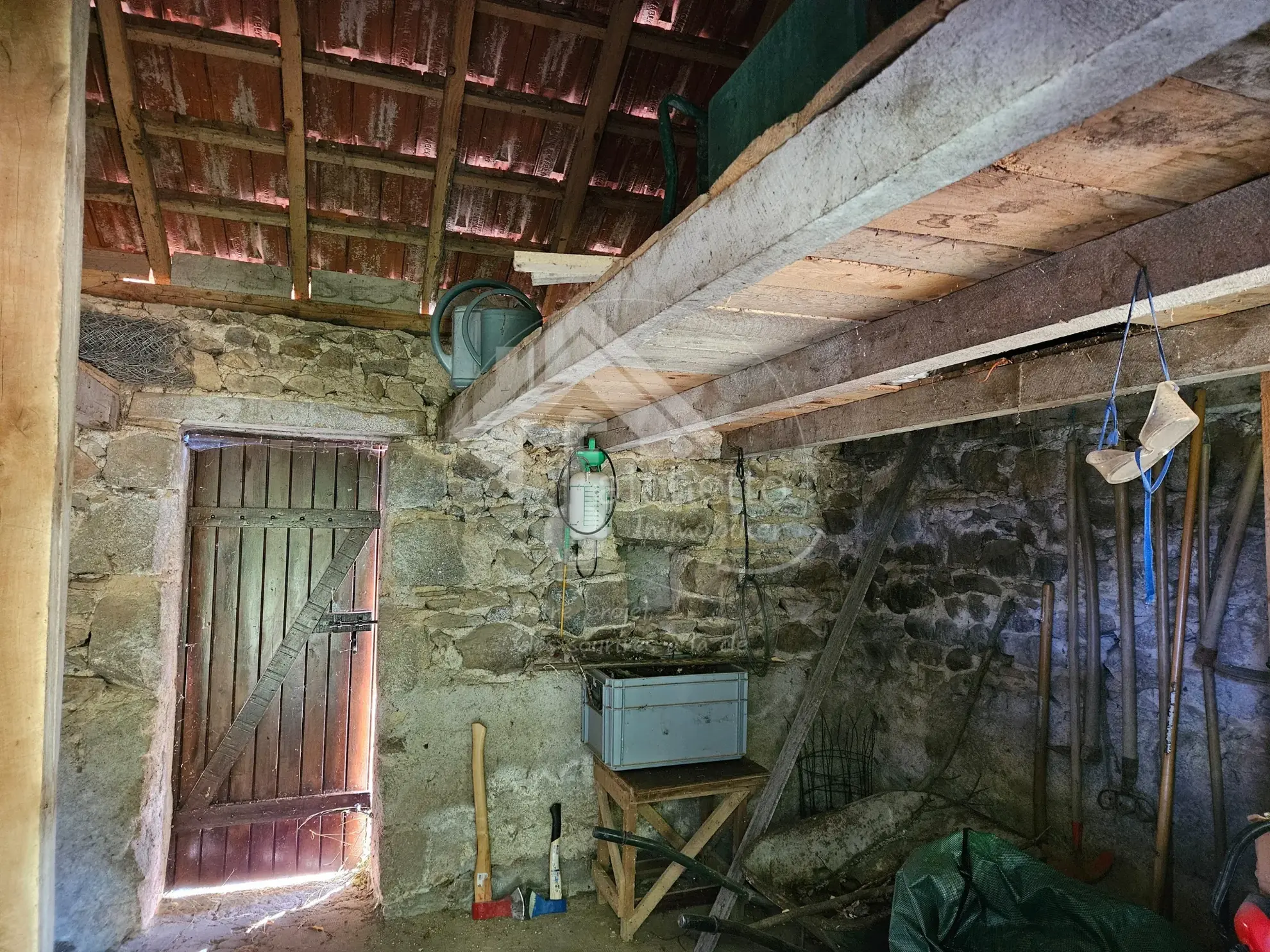 Maison en pierre à Saint-Clément - Charme et authenticité dans la Montagne Bourbonnaise 