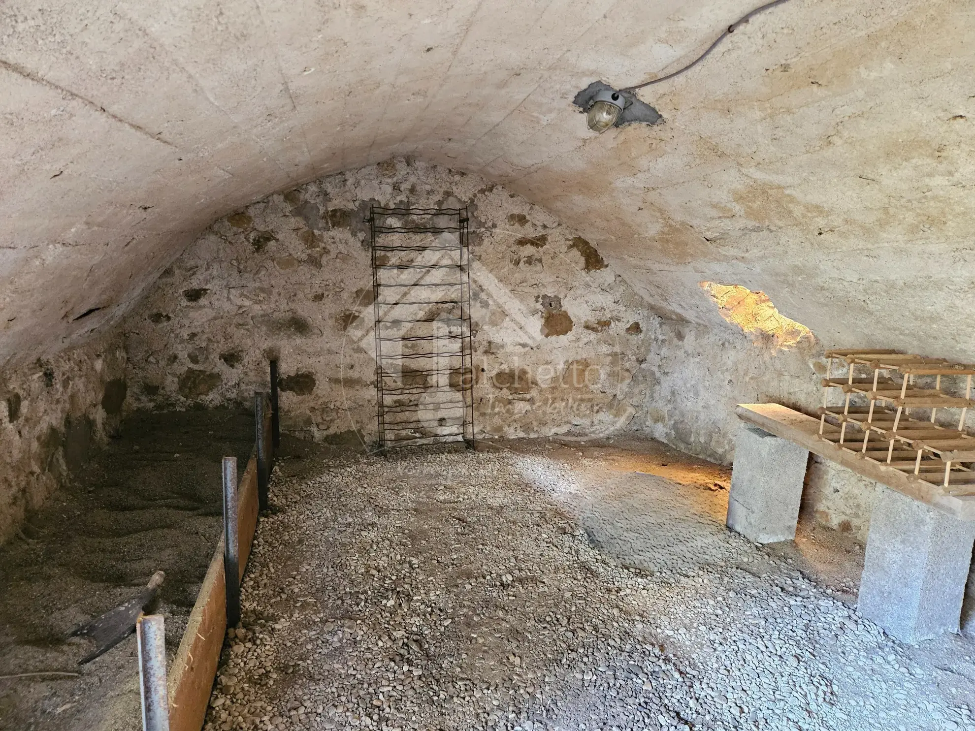 Maison en pierre à Saint-Clément - Charme et authenticité dans la Montagne Bourbonnaise 
