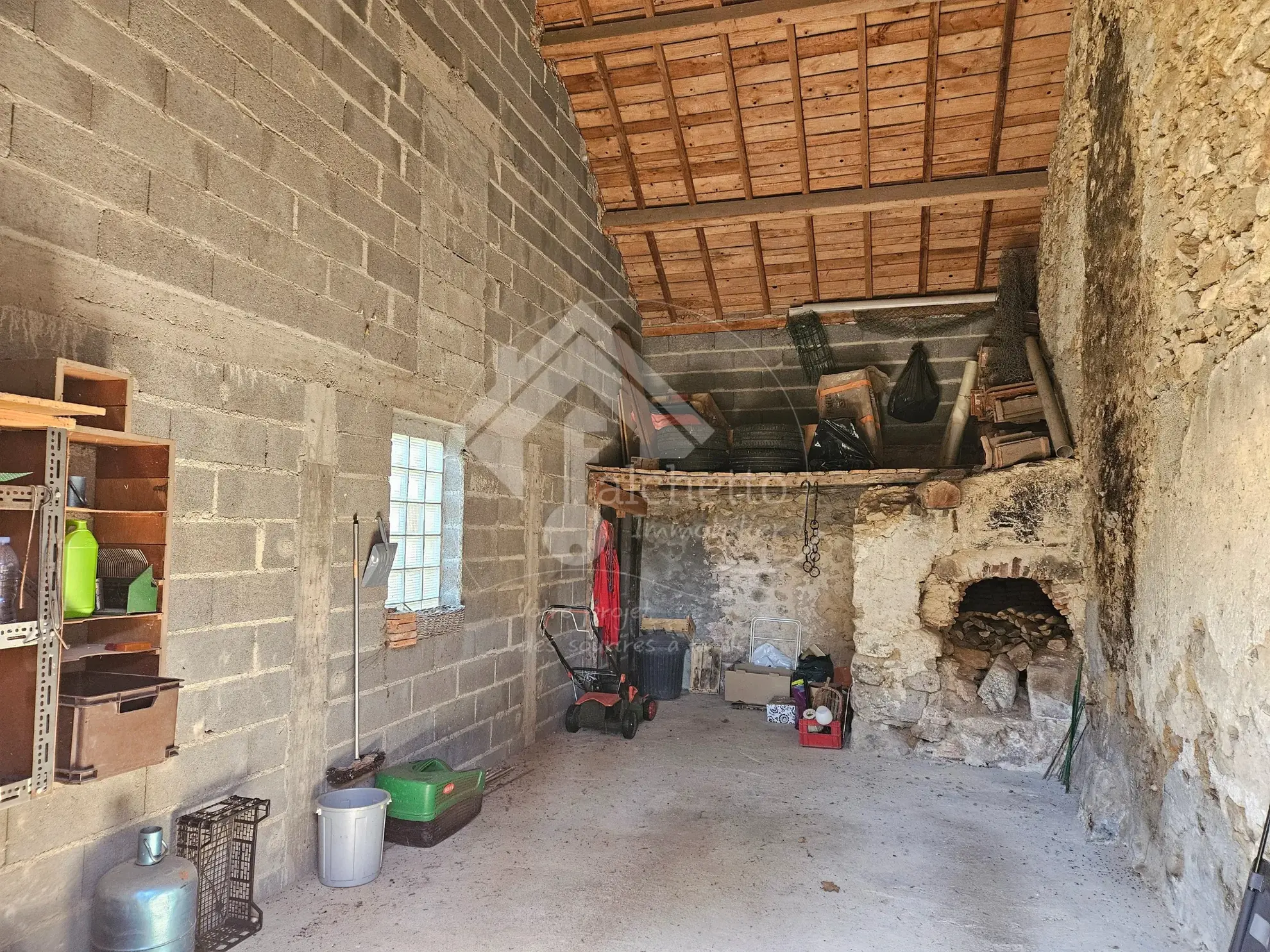 Maison en pierre à Saint-Clément - Charme et authenticité dans la Montagne Bourbonnaise 