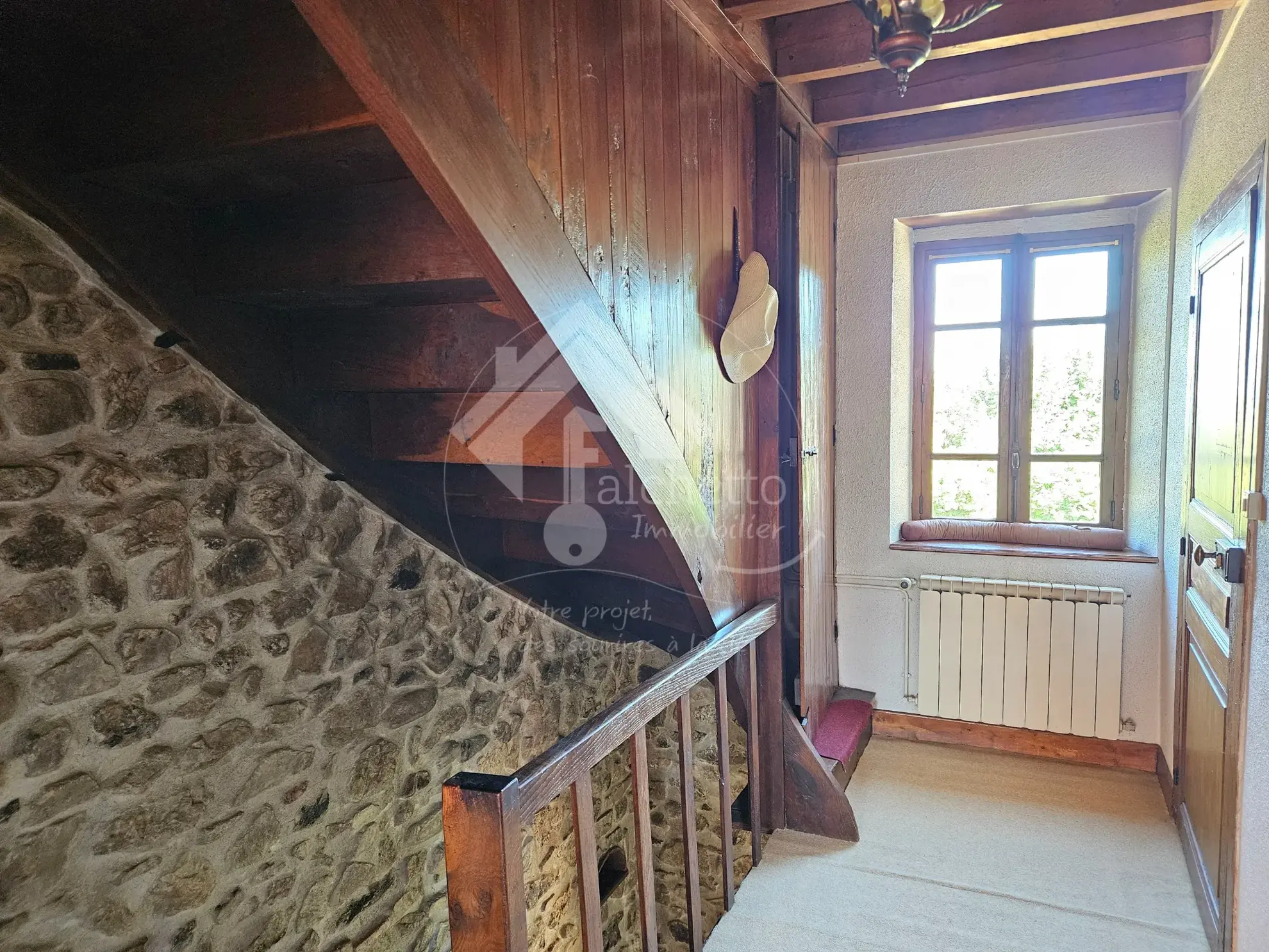 Maison en pierre à Saint-Clément - Charme et authenticité dans la Montagne Bourbonnaise 