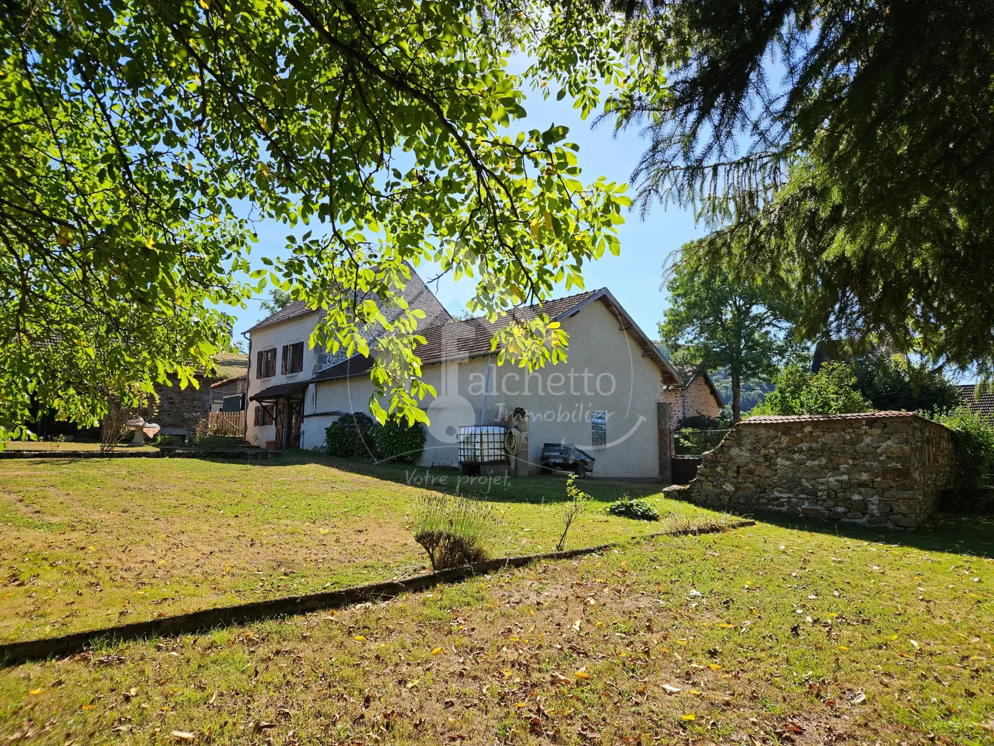 Maison en pierre à Saint-Clément - Charme et authenticité dans la Montagne Bourbonnaise 