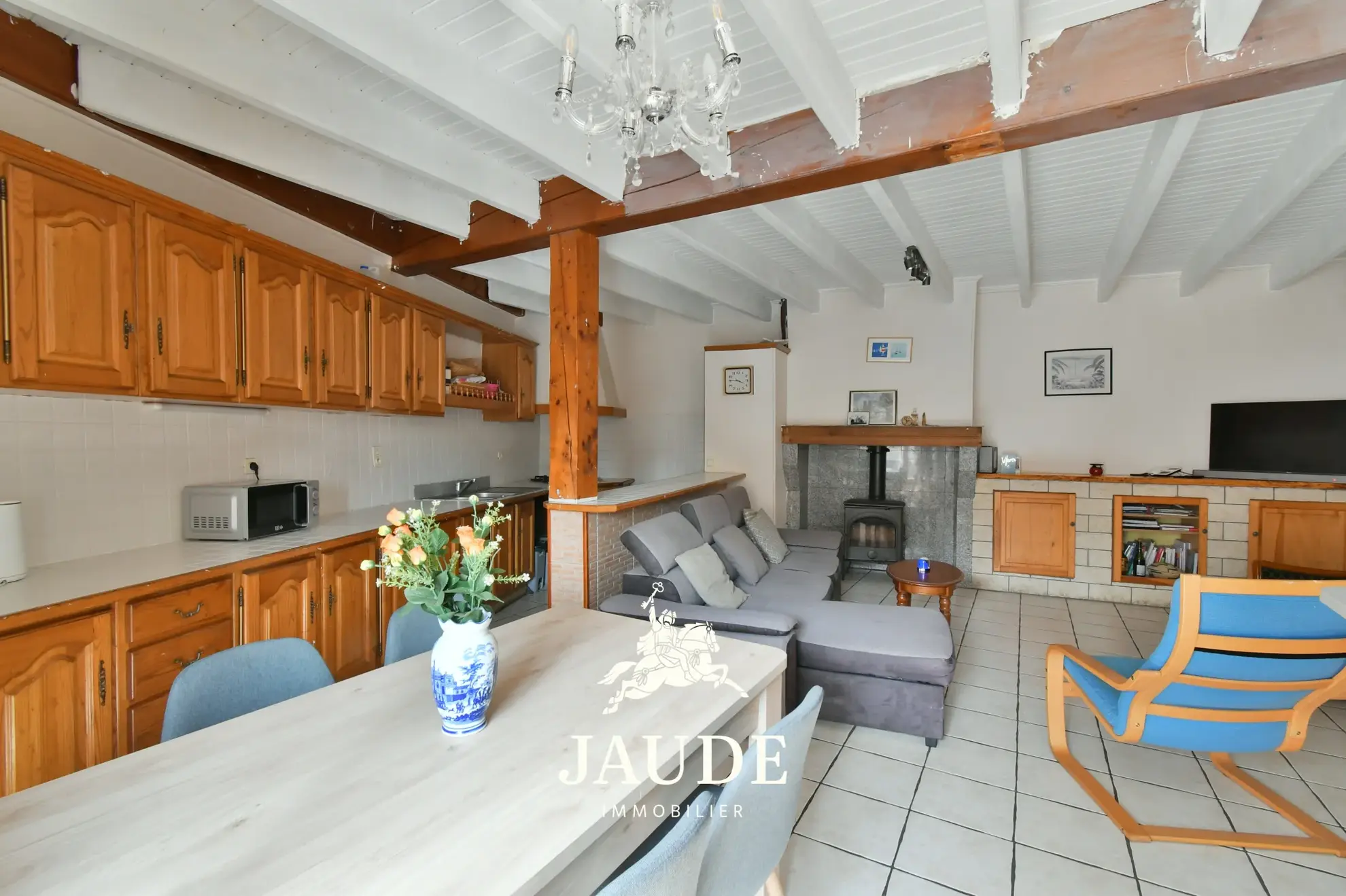 Maison de bourg à Ceyrat avec garage, cave et travaux de rénovation 