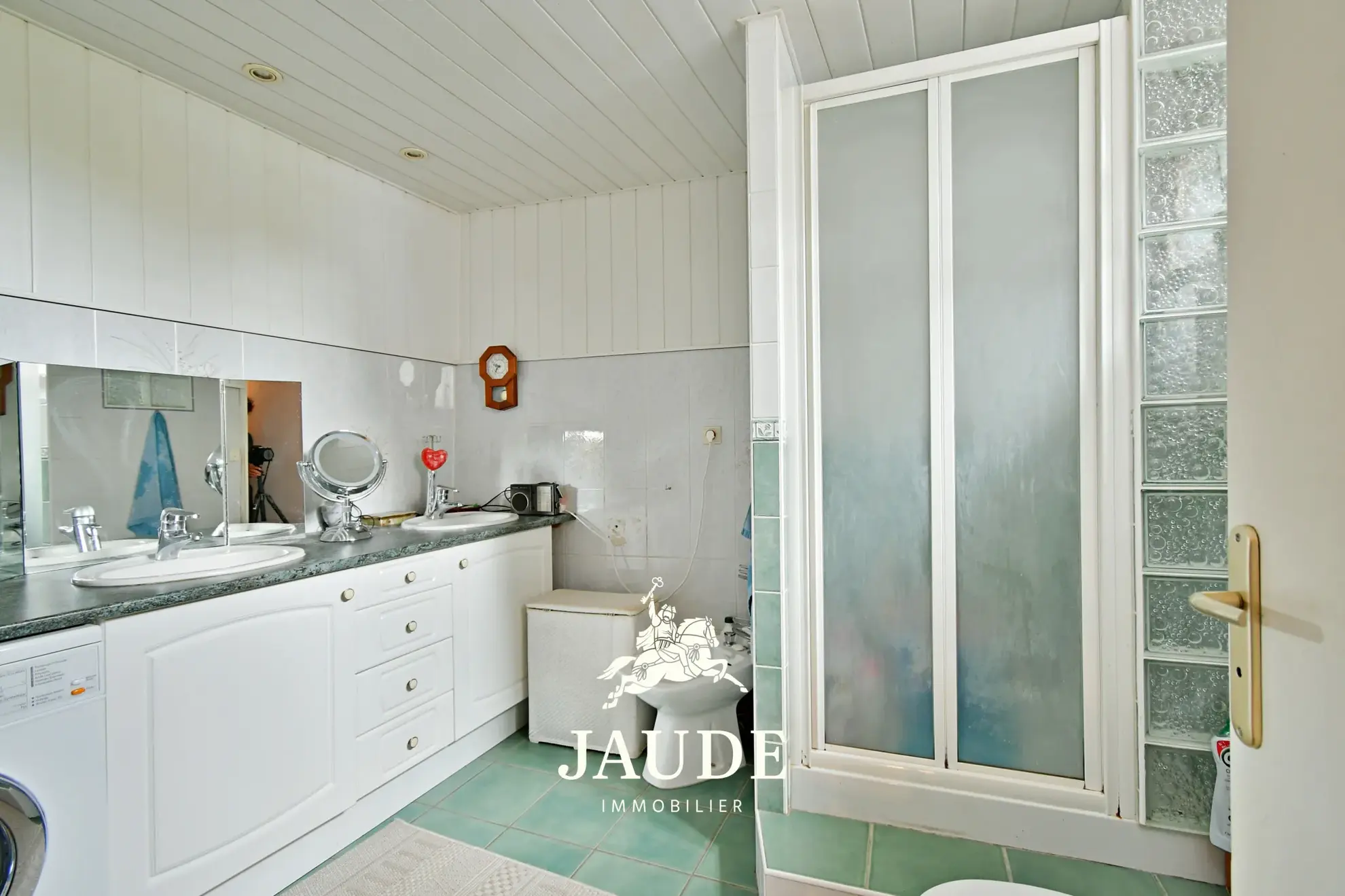 Maison de bourg à Ceyrat avec garage, cave et travaux de rénovation 