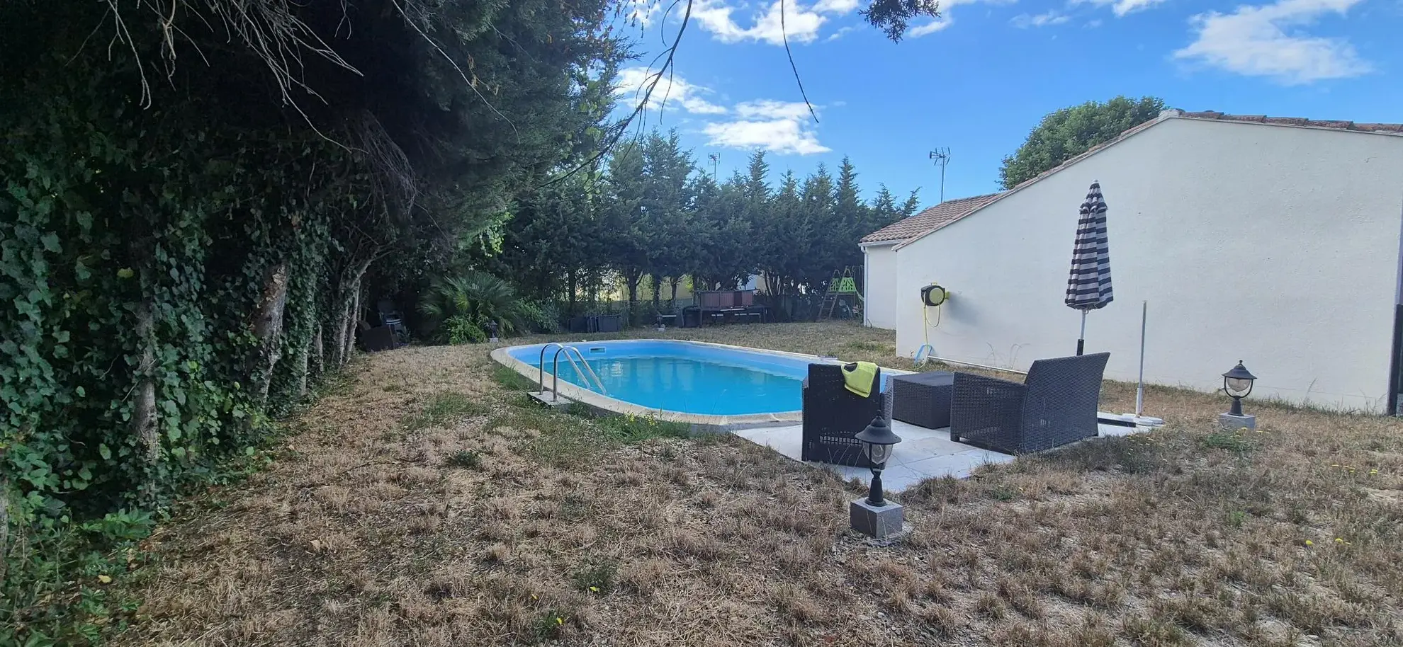 Terrain à bâtir de 283 m² avec garage et piscine à Saint-Mamert-du-Gard 