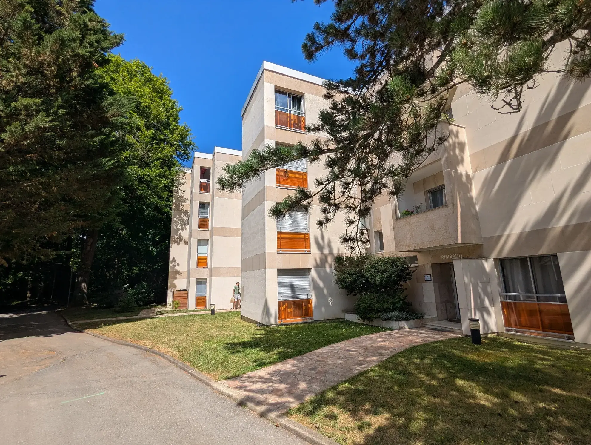 Studio à vendre au Plessis-Robinson, 15 m², dernier étage, sans vis-à-vis