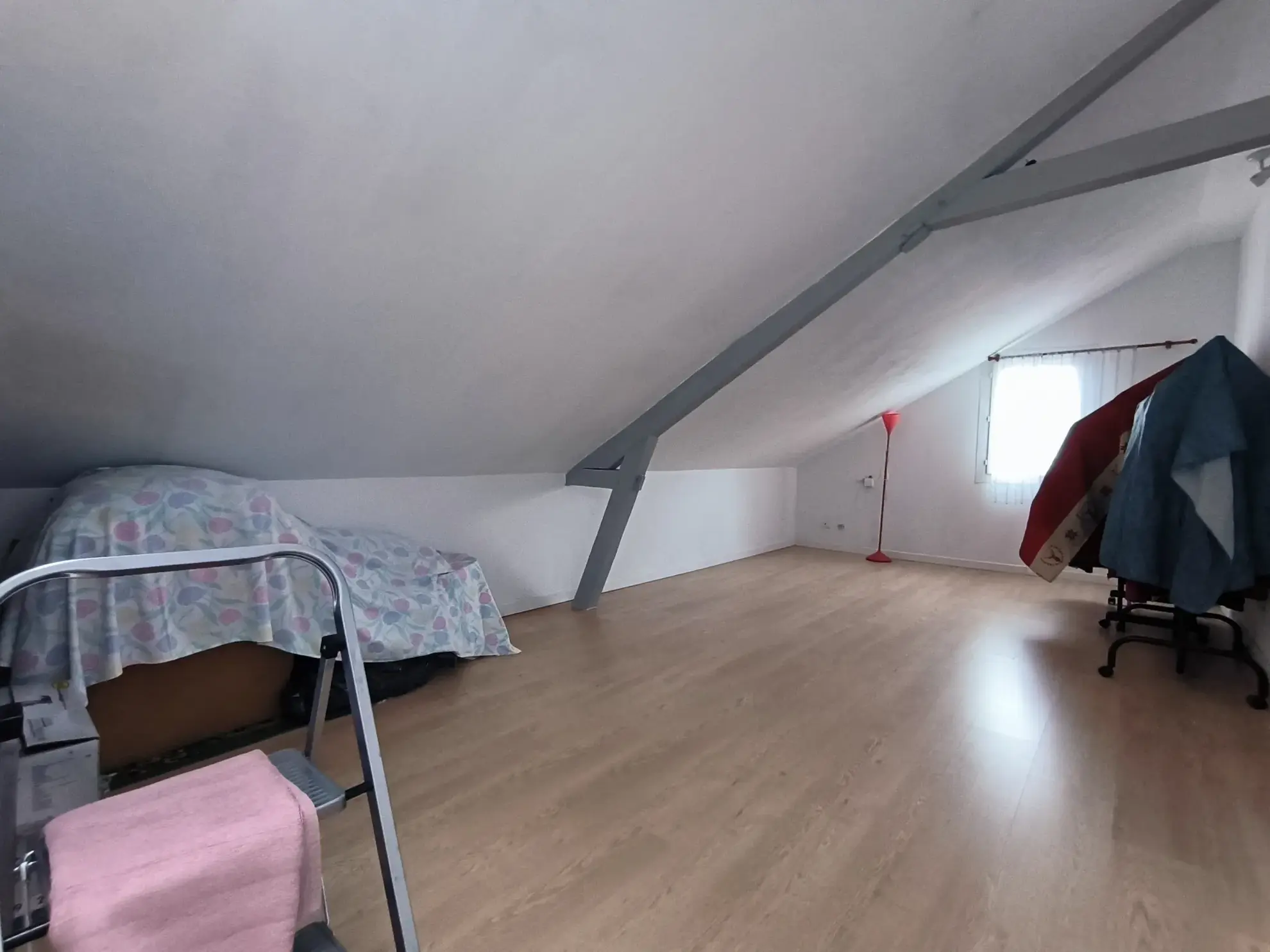 À vendre maison de 90 m² avec 6 pièces à Caudebec-lès-Elbeuf 