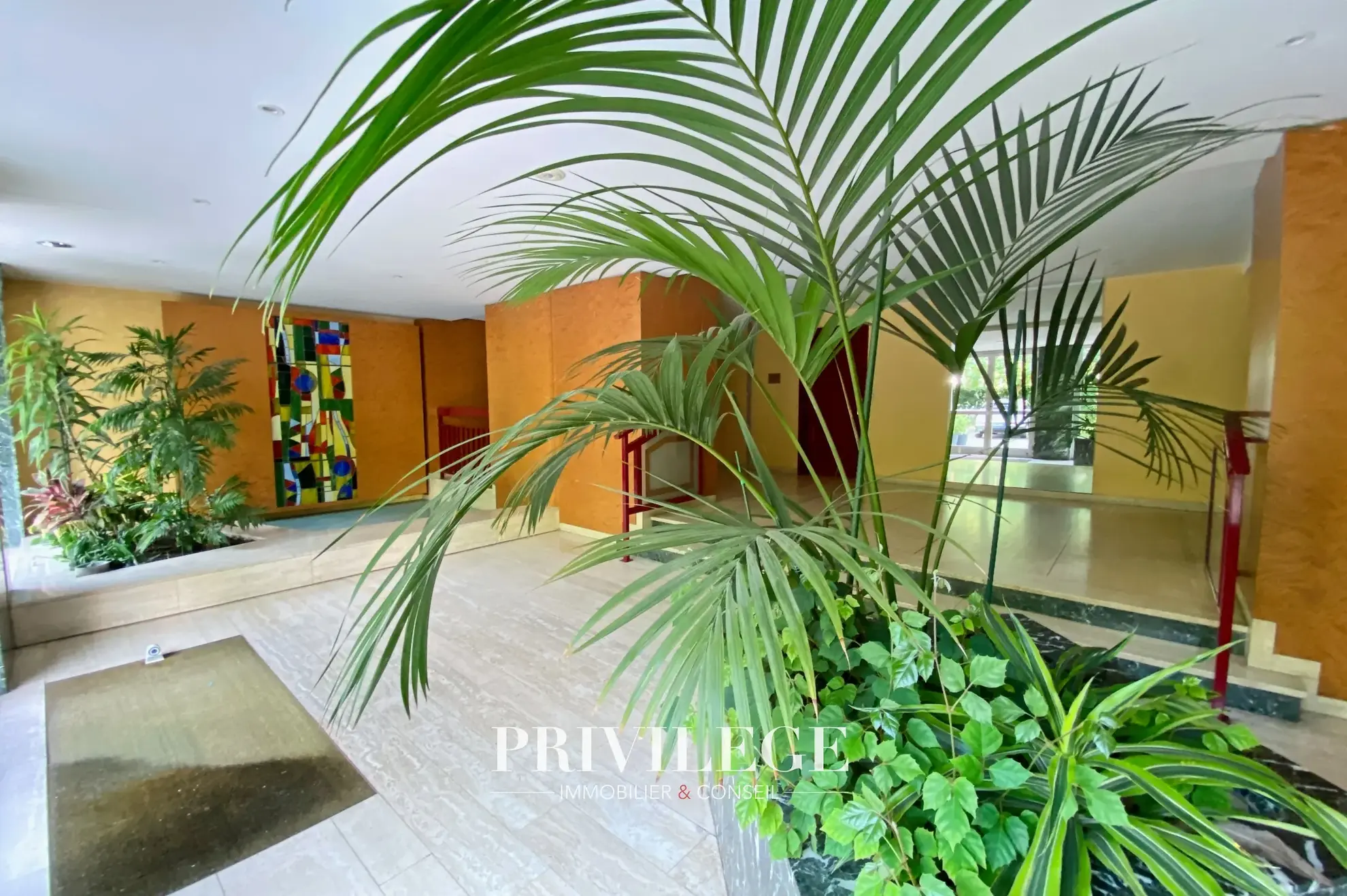 Appartement traversant de 72,32 m² à Caluire et Cuire — Résidence sécurisée avec parking et cave