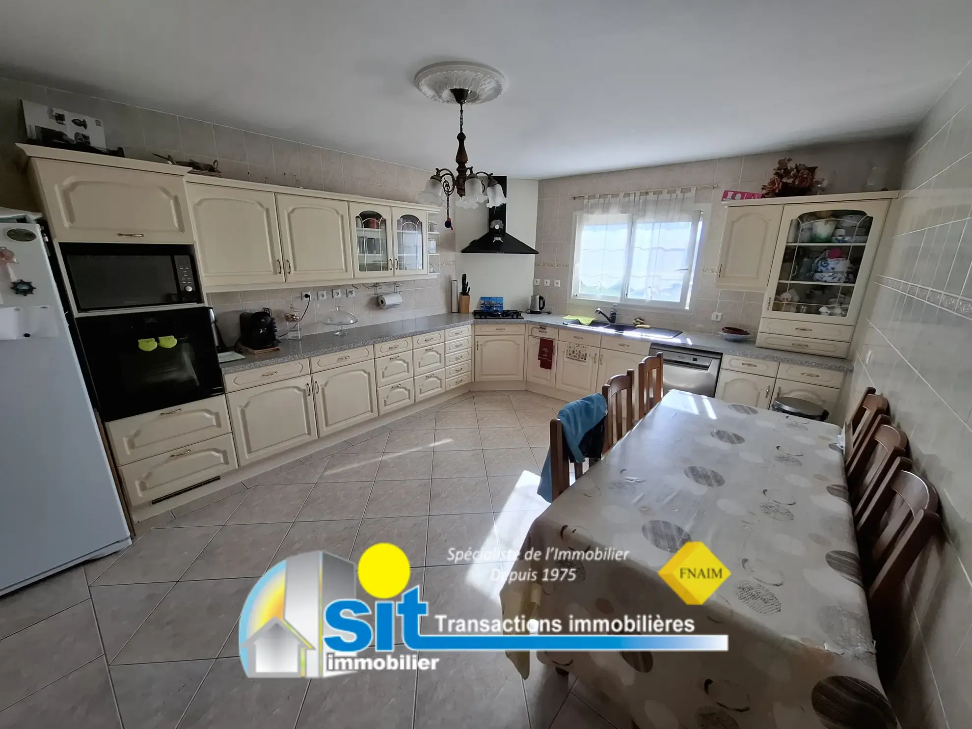 Belle maison familiale de 136 m² à Chanas avec garage et vue sur le Pilat 