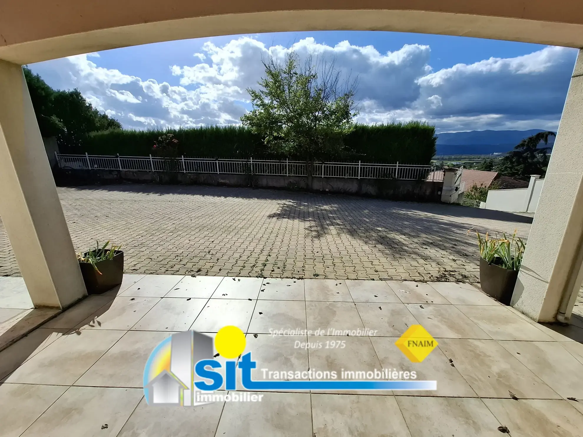 Belle maison familiale de 136 m² à Chanas avec garage et vue sur le Pilat 