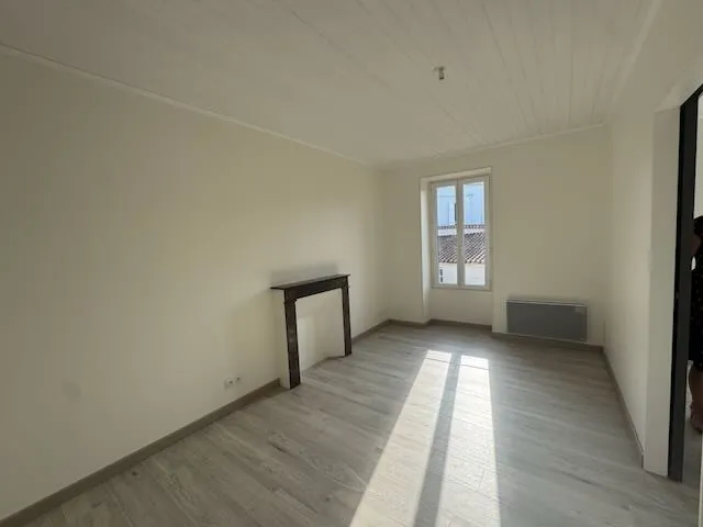 Maison en pierres avec appartement locatif à Mareuil sur Lay – 92 m² 