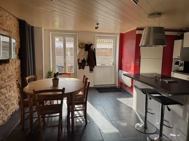 Maison en pierres avec appartement locatif à Mareuil sur Lay – 92 m² 