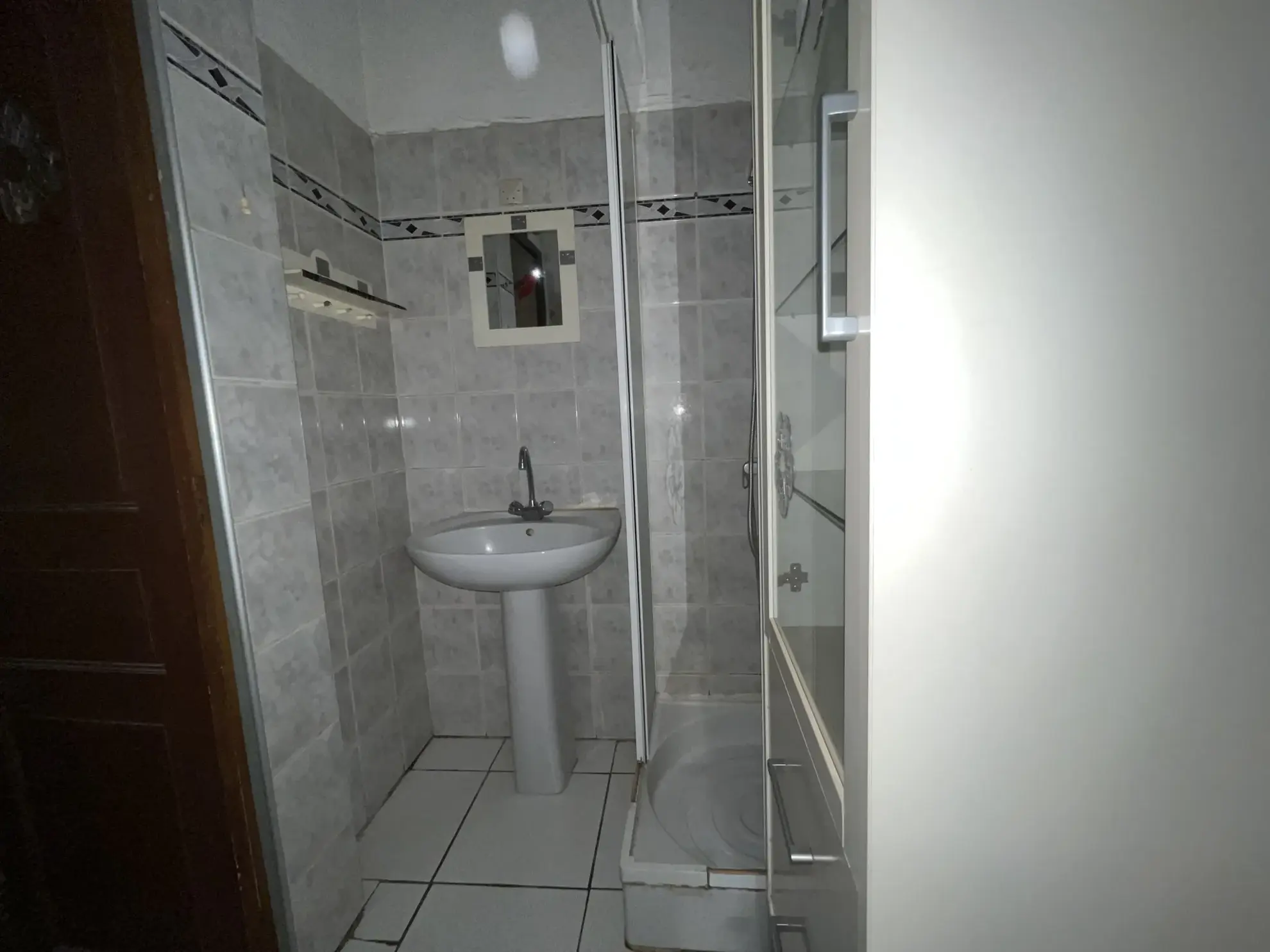 Maison de ville à rénover avec 2 chambres au centre de Lezignan-Corbieres 