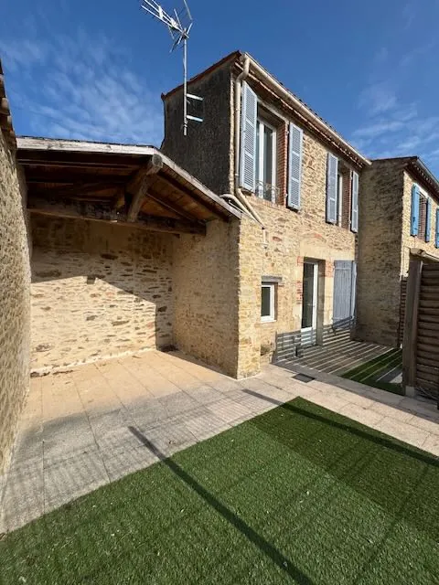 Maison en pierres avec appartement locatif à Mareuil sur Lay – 92 m² 