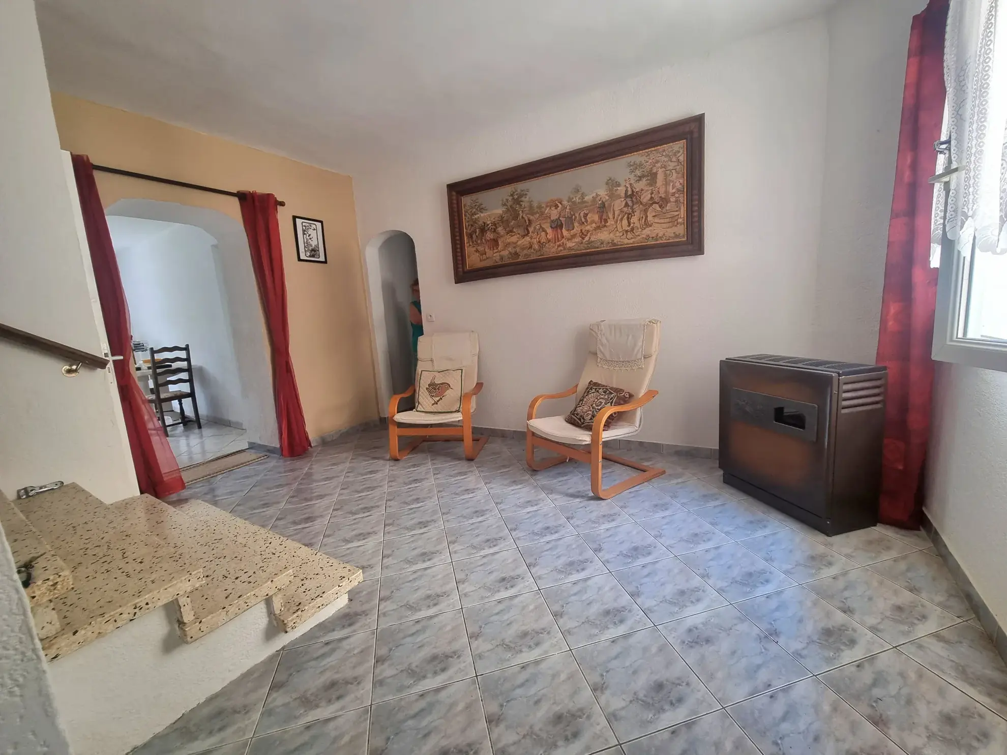 Maison lumineuse avec cour, terrasses et garage à Saint-Marcel-sur-Aude 