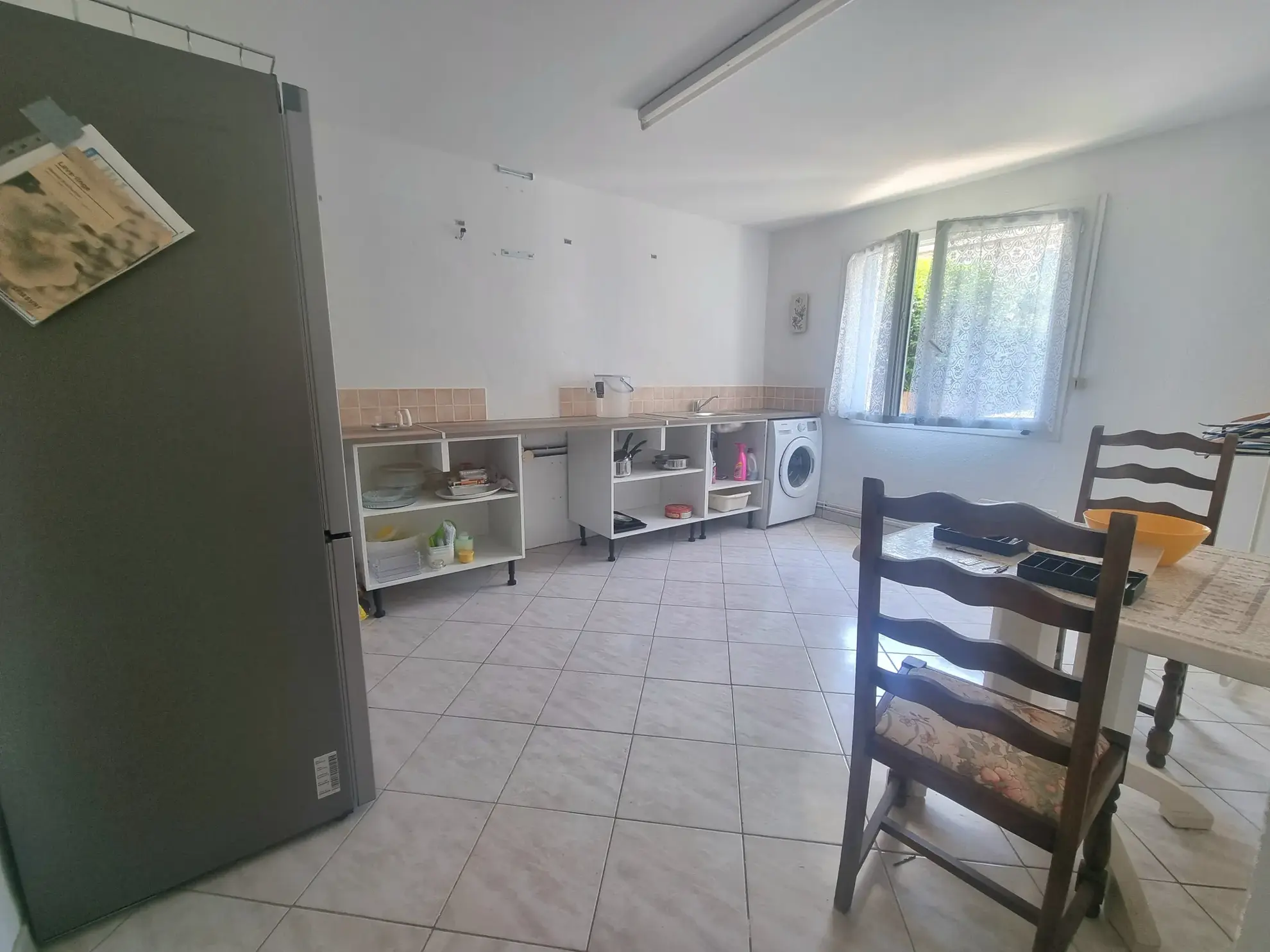 Maison lumineuse avec cour, terrasses et garage à Saint-Marcel-sur-Aude 