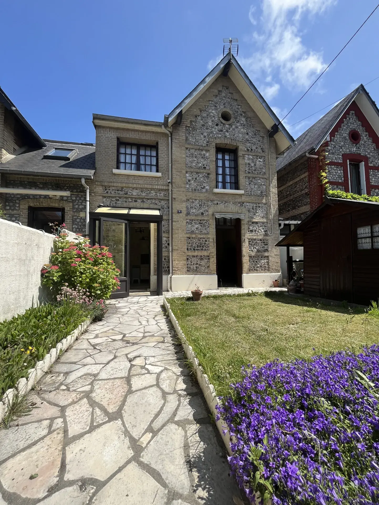 Maison de ville à Dieppe Saint Pierre avec jardin et potentiel d'aménagement