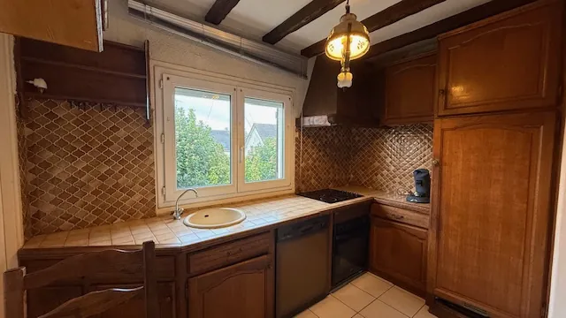 Maison ancienne pleine de charme à Saint-Maximin avec grand potentiel à rénover 