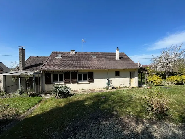 Maison ancienne pleine de charme à Saint-Maximin avec grand potentiel à rénover