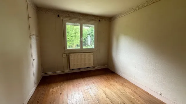 Maison ancienne pleine de charme à Saint-Maximin avec grand potentiel à rénover 