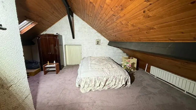 Maison ancienne pleine de charme à Saint-Maximin avec grand potentiel à rénover 