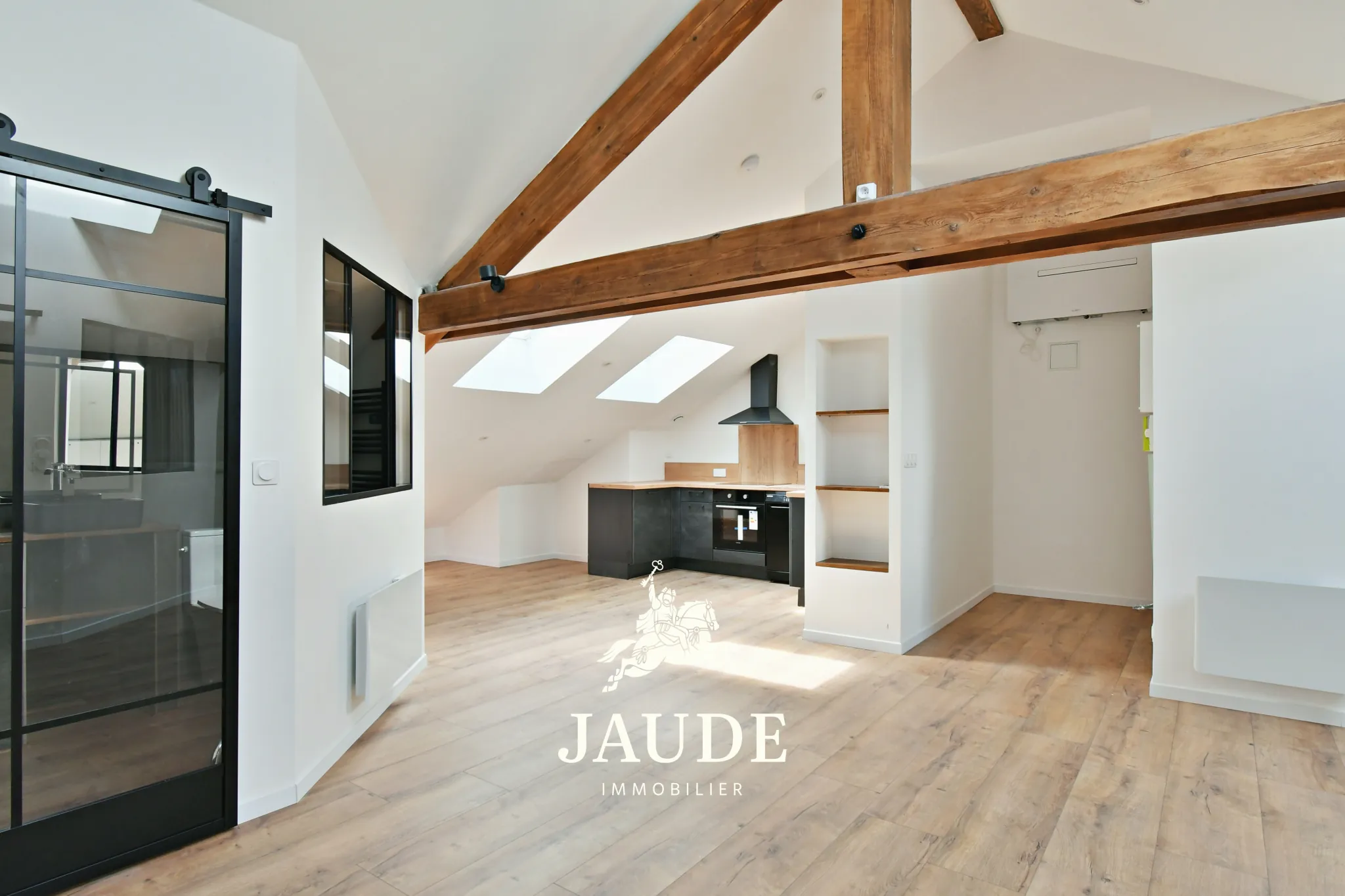 Loft rénové de 49m² en dernier étage dans le quartier des 4 Routes à Clermont-Ferrand