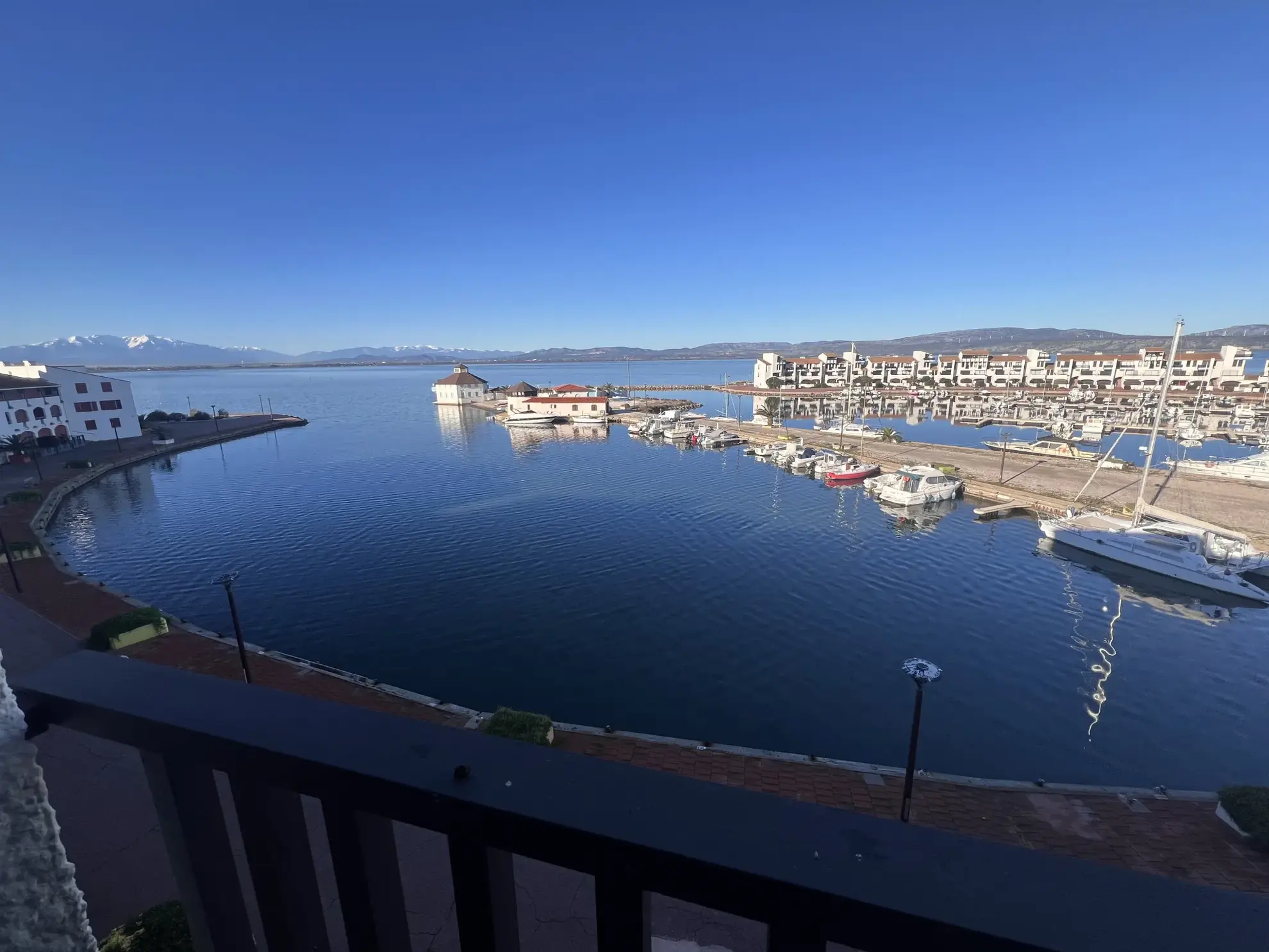 Appartement duplex rénové avec vue sur port et Pyrénées à Barcares 