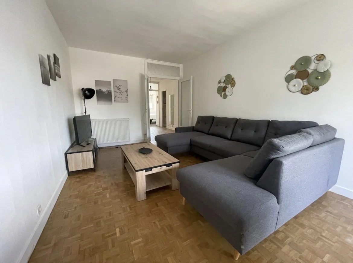 Appartement 3 pièces meublé de 67 m² au cœur de Périgueux, vue sur les toits 