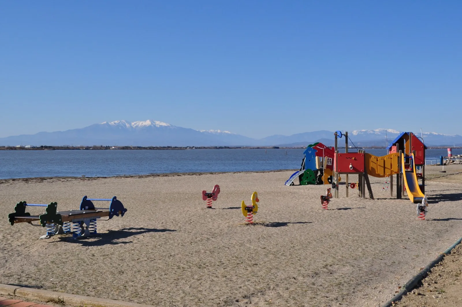 Appartement duplex rénové avec vue sur port et Pyrénées à Barcares 
