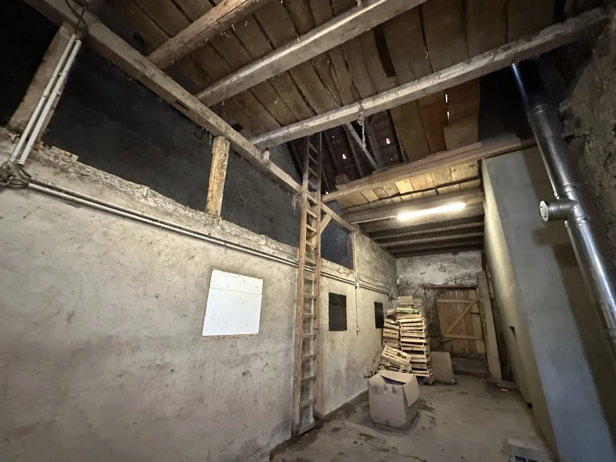 Maison de village à Wolfskirchen de 156 m² avec terrain et dépendances à rénover 