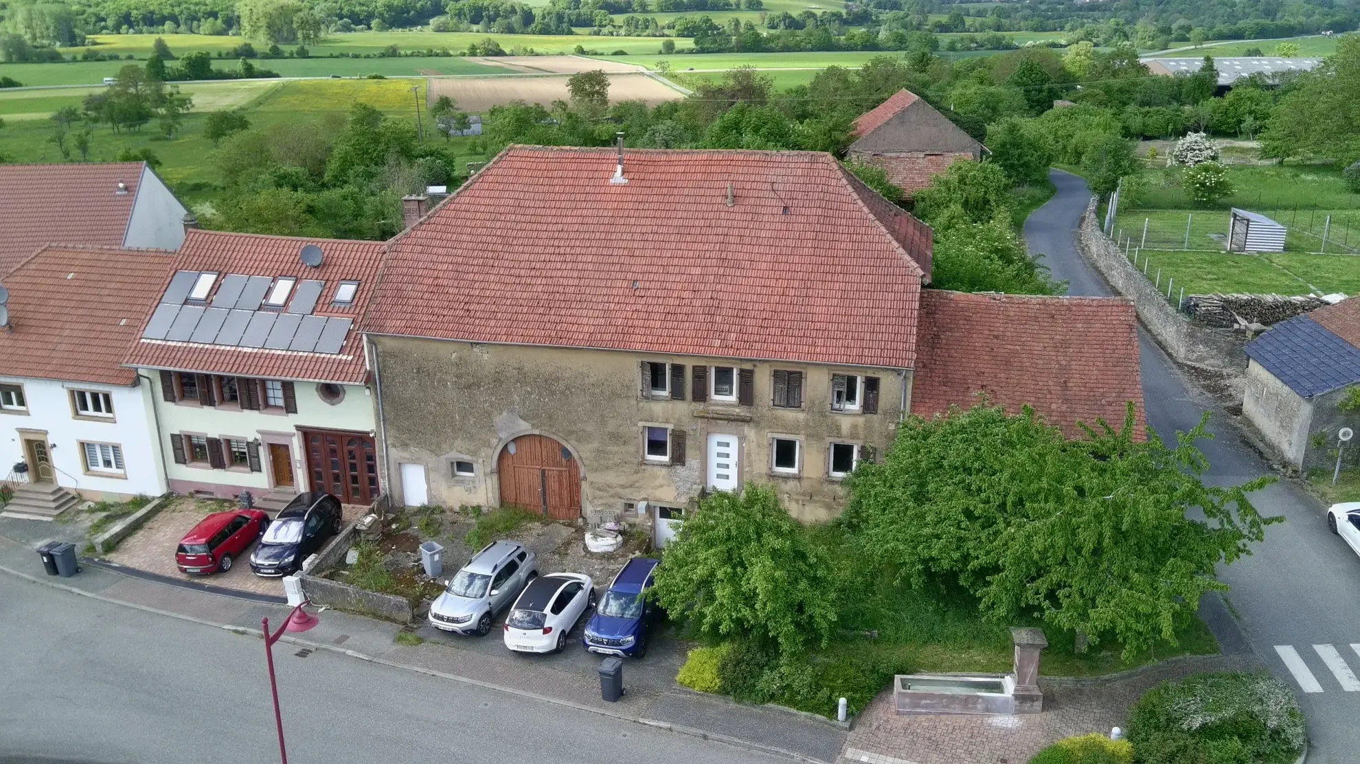 Maison de village à Wolfskirchen de 156 m² avec terrain et dépendances à rénover 