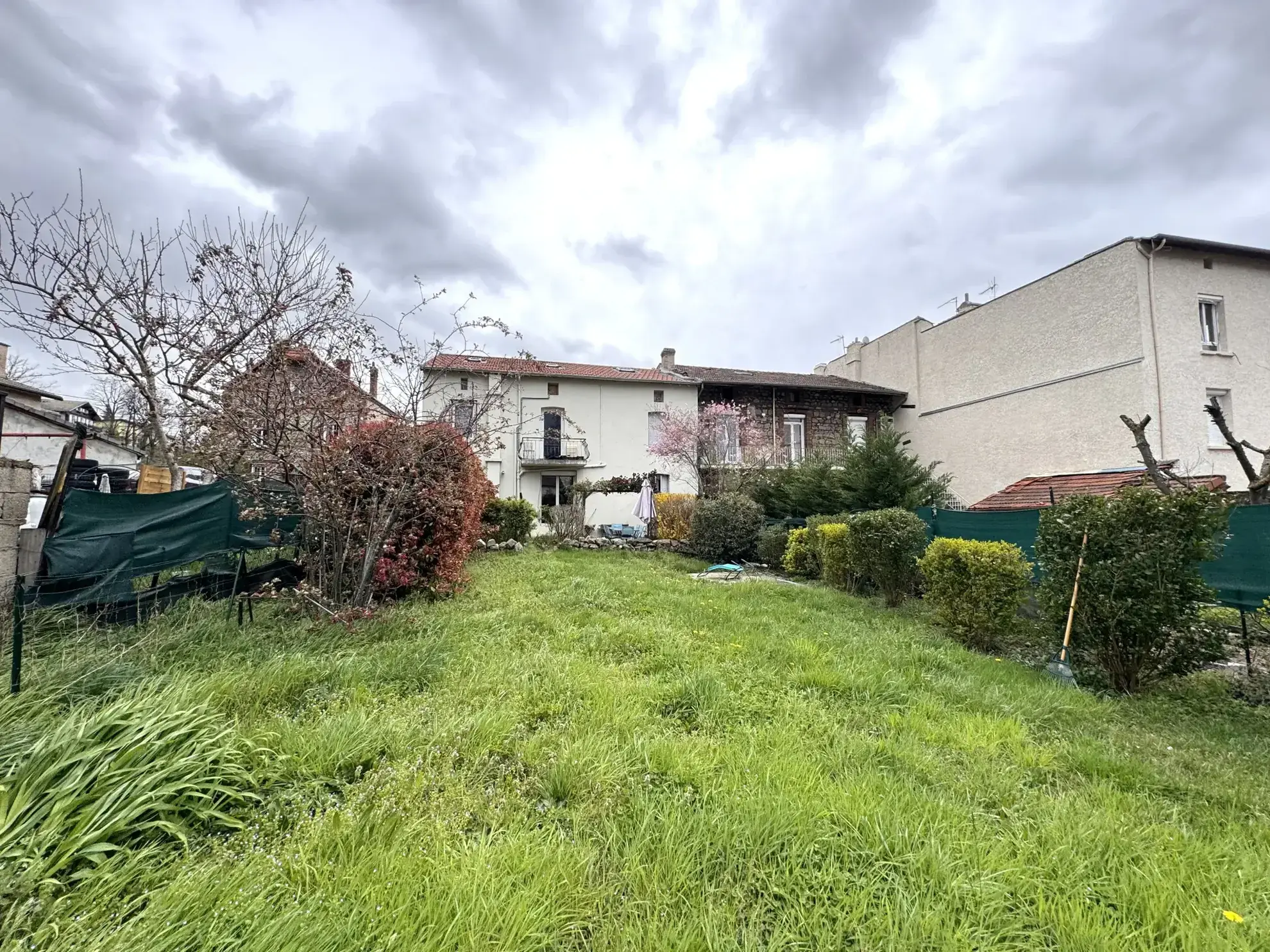 Appartement F3 rénové avec jardin privatif à Unieux - Investissement ou résidence principale 