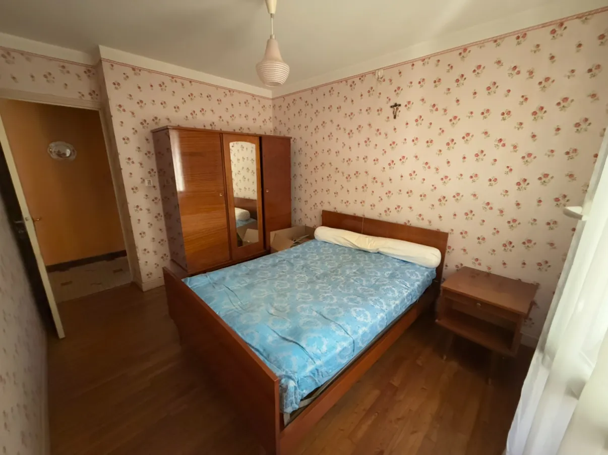 Maison à vendre à Lanuéjouls avec grand terrain, dépendances et potentiel de rénovation 