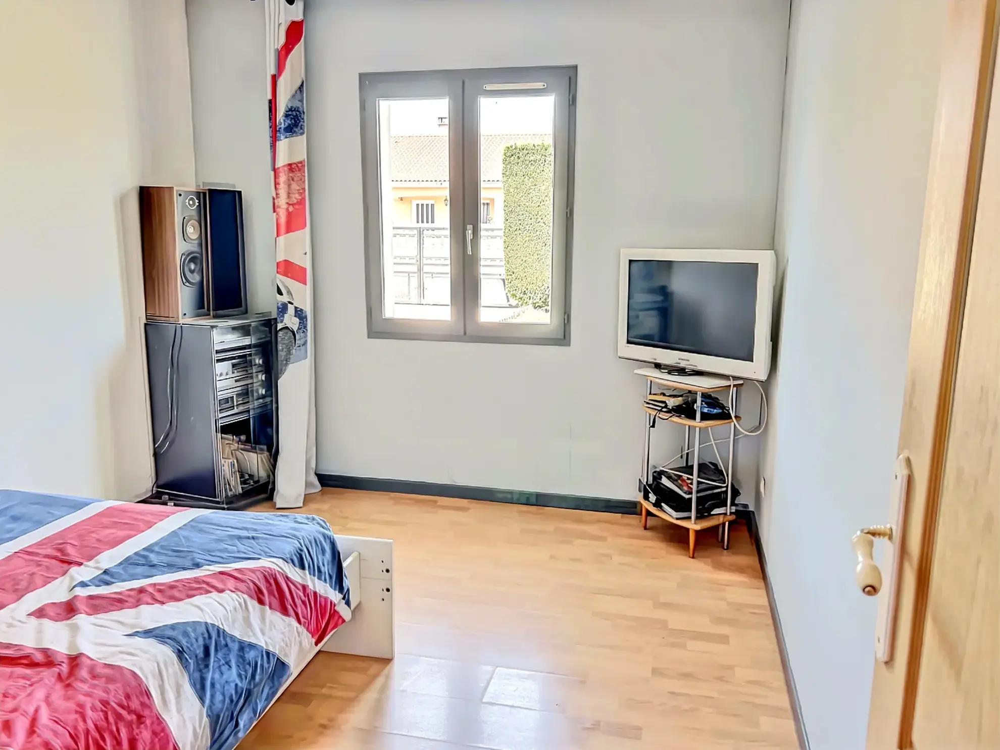 Joli pavillon à Chappes avec piscine, studio indépendant et garage 