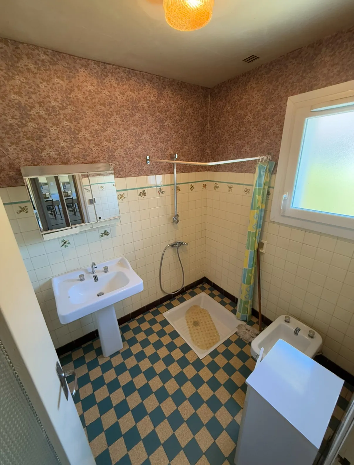 Maison à vendre à Lanuéjouls avec grand terrain, dépendances et potentiel de rénovation 