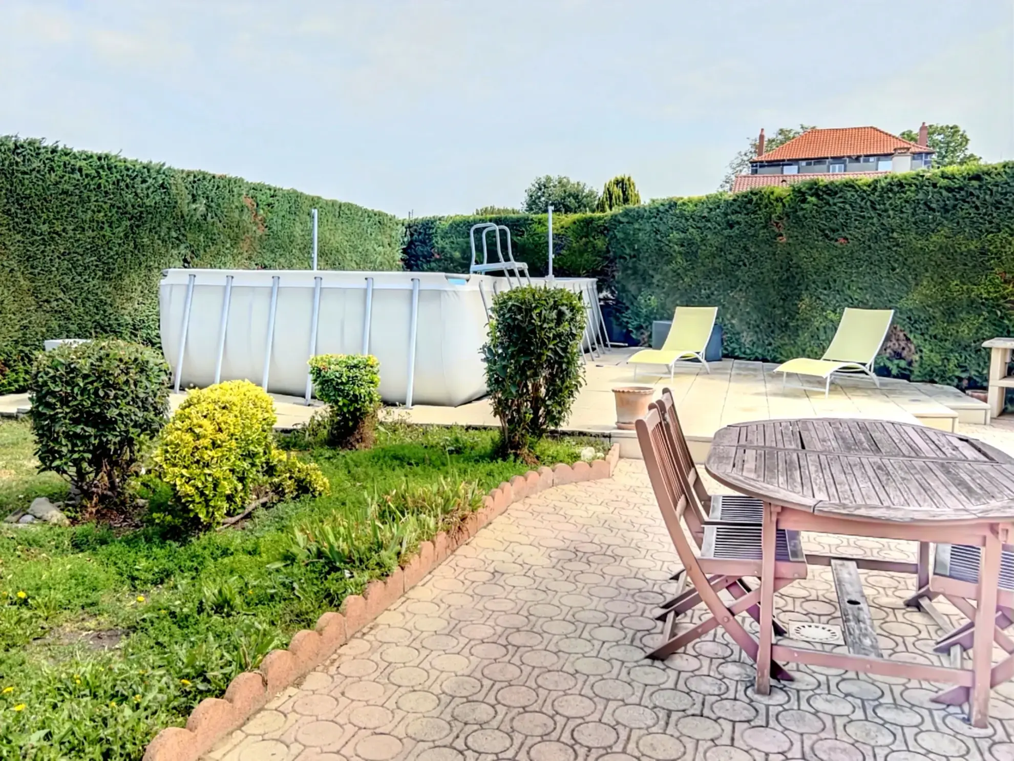 Joli pavillon à Chappes avec piscine, studio indépendant et garage 