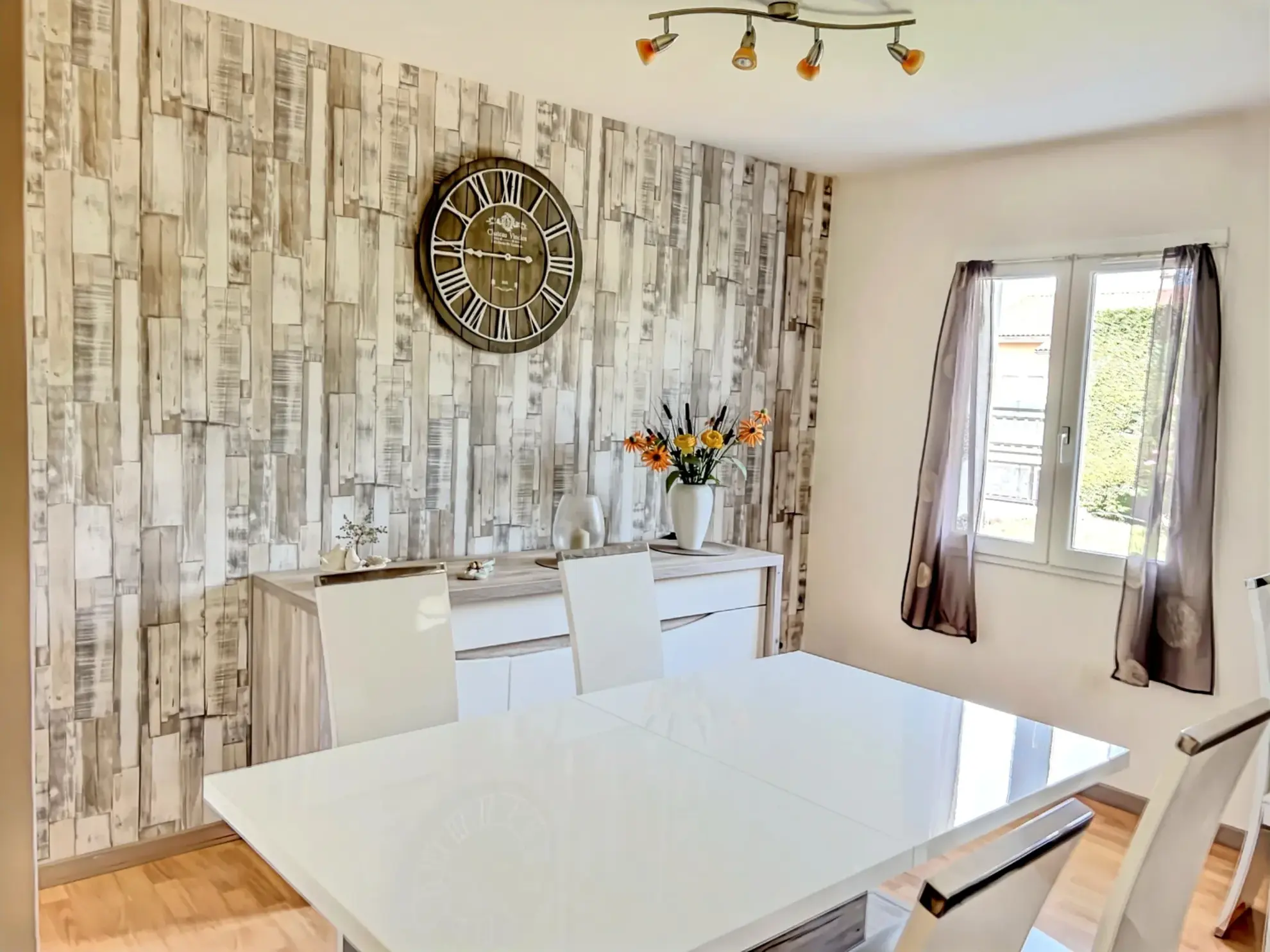 Joli pavillon à Chappes avec piscine, studio indépendant et garage 