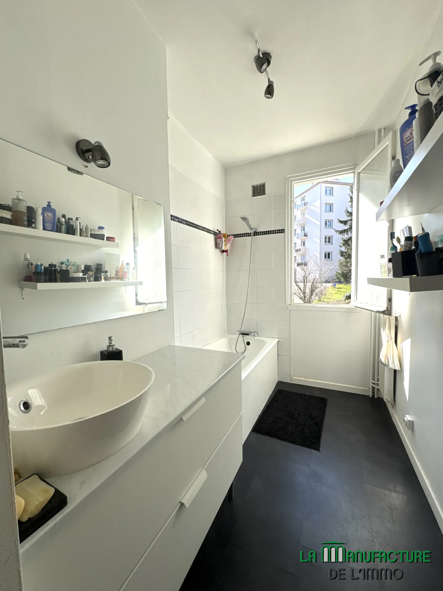 Appartement F3 avec balcon et cave à Saint-Étienne - Portail Rouge 