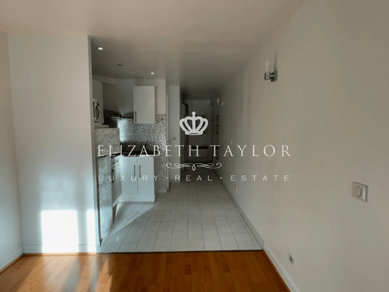 Studio lumineux de 30,3 m² en plein centre de Saint-Germain-en-Laye 