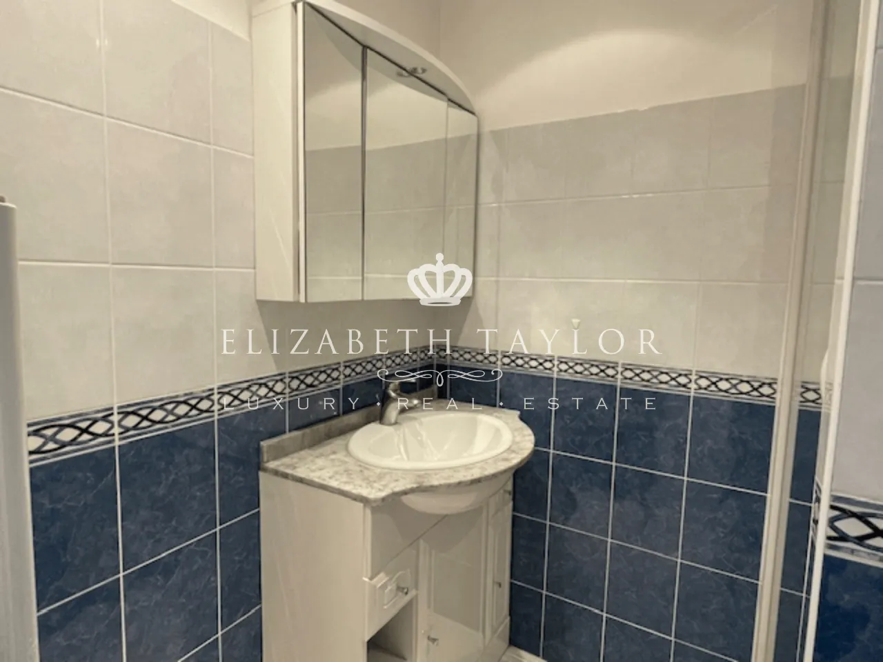 Studio lumineux de 30,3 m² en plein centre de Saint-Germain-en-Laye 