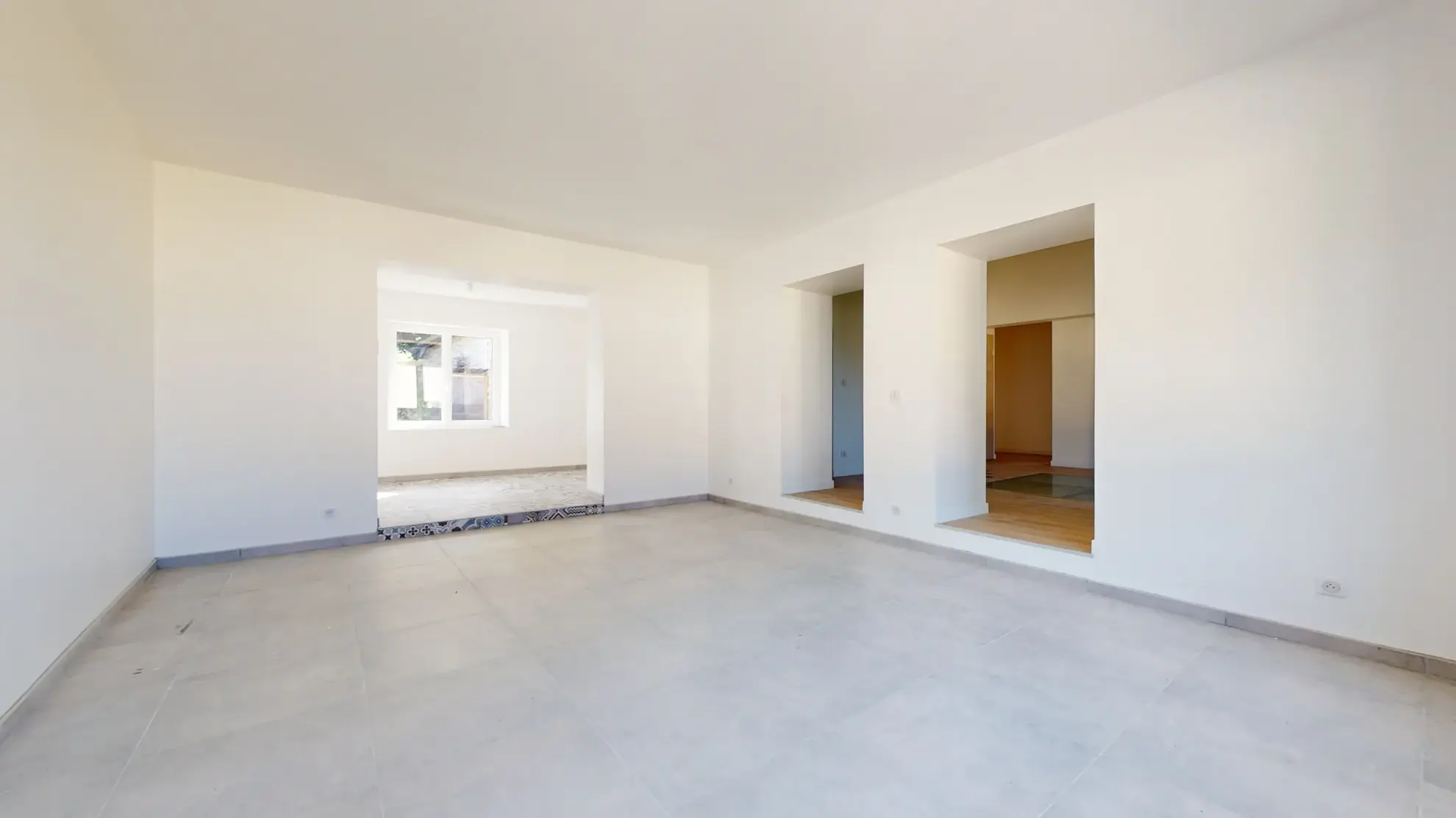 Maison en pierre rénovée avec potentiel à Santans (39) 