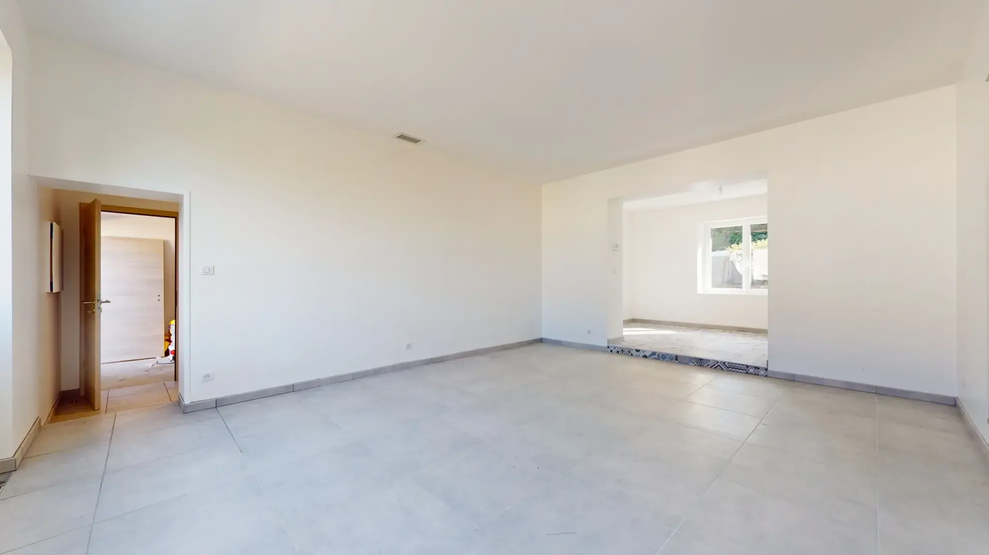 Maison en pierre rénovée avec potentiel à Santans (39) 