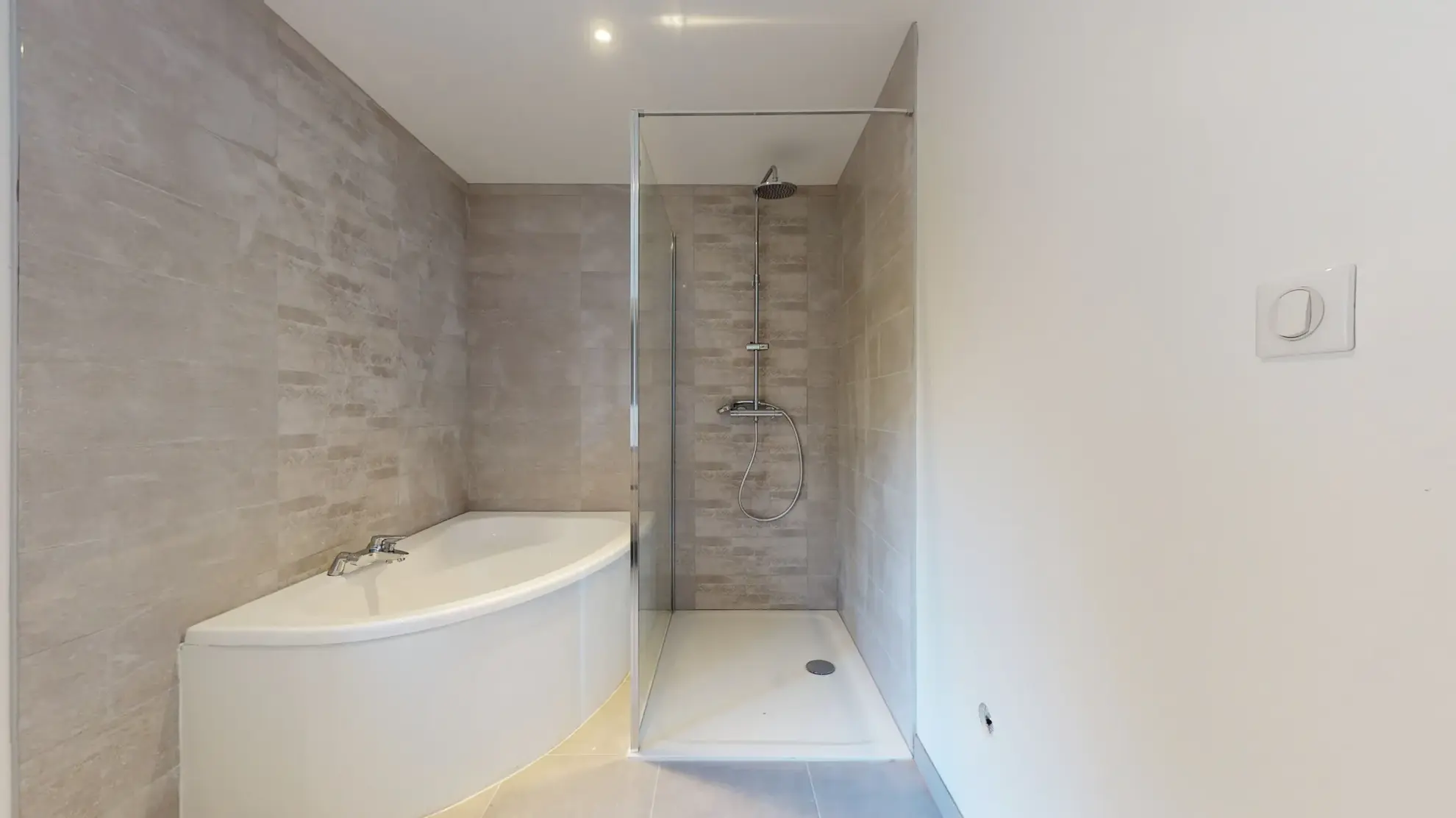 Maison en pierre rénovée avec potentiel à Santans (39) 