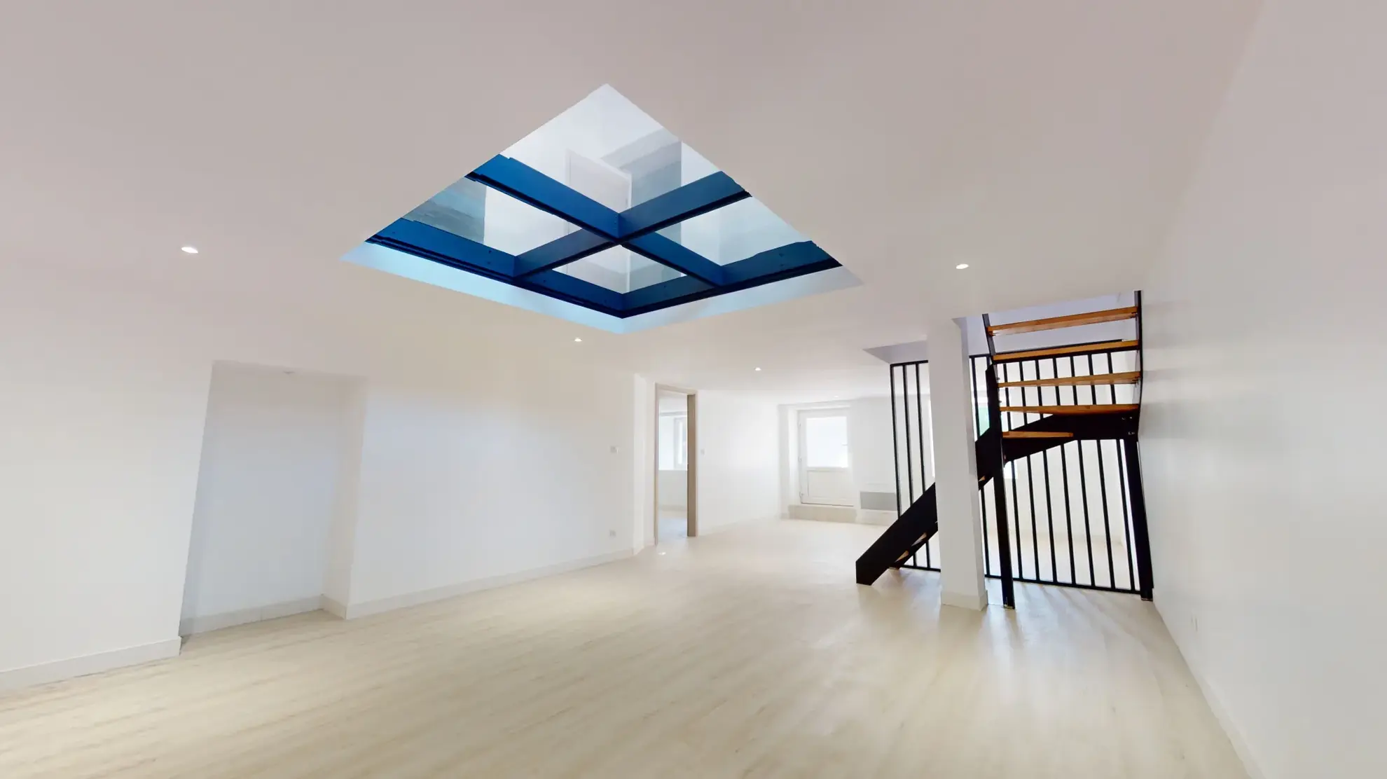 Maison en pierre rénovée avec potentiel à Santans (39) 